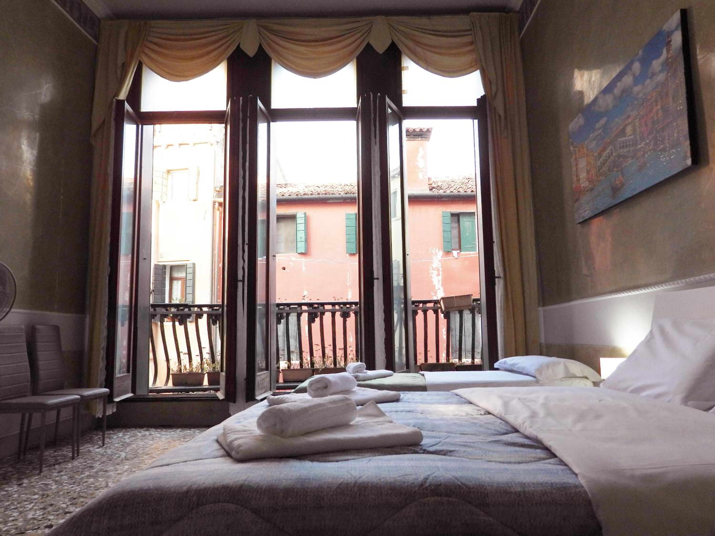Triple Room With Shared Bathroom photo 1