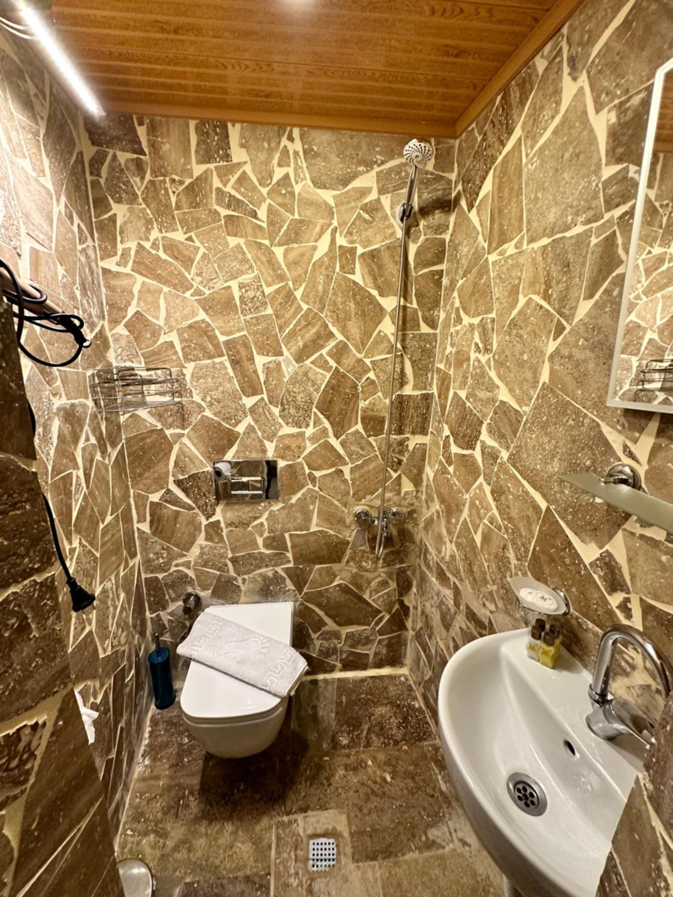 Economy Double Room - Photo 6