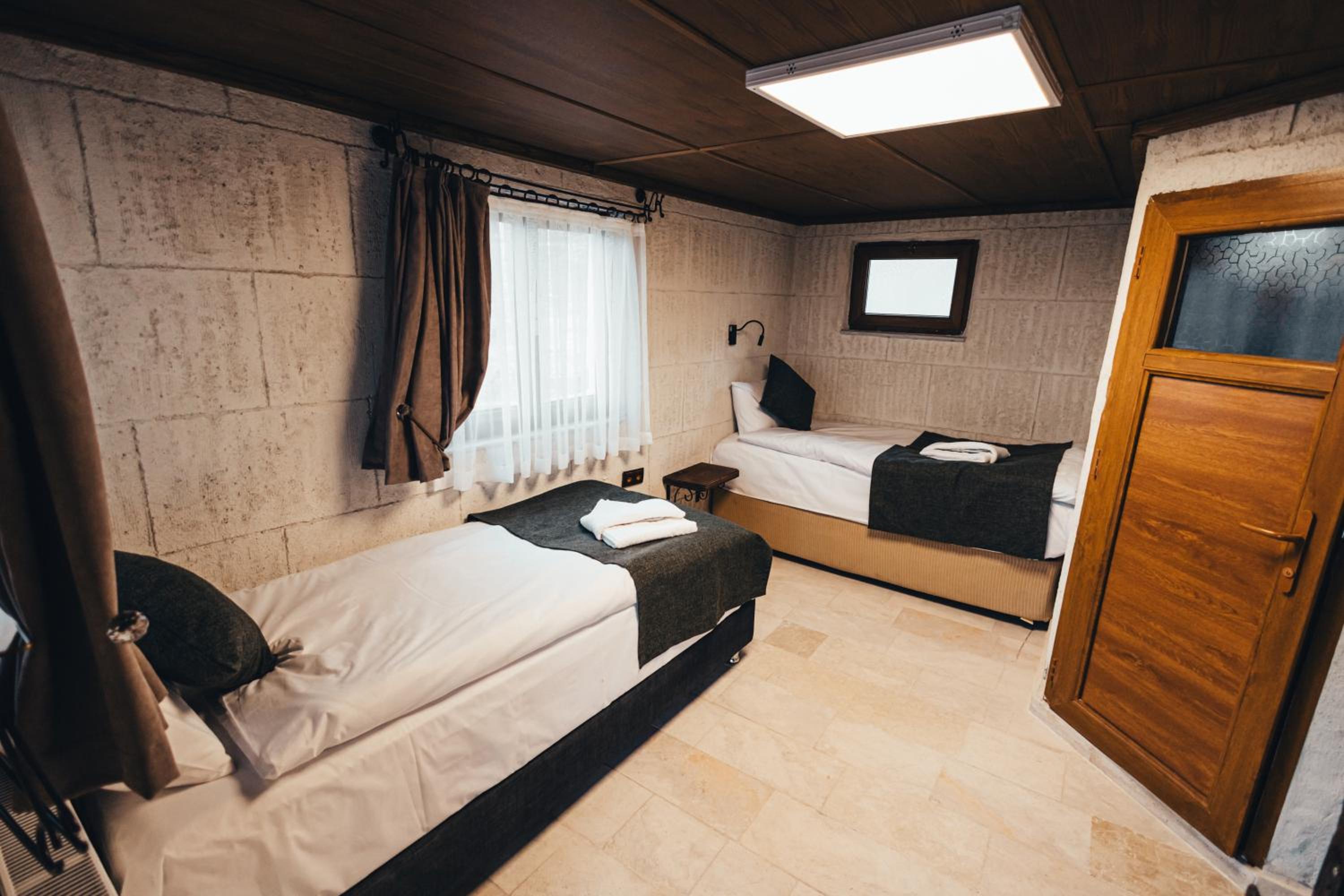 Budget Twin Room - Photo 1