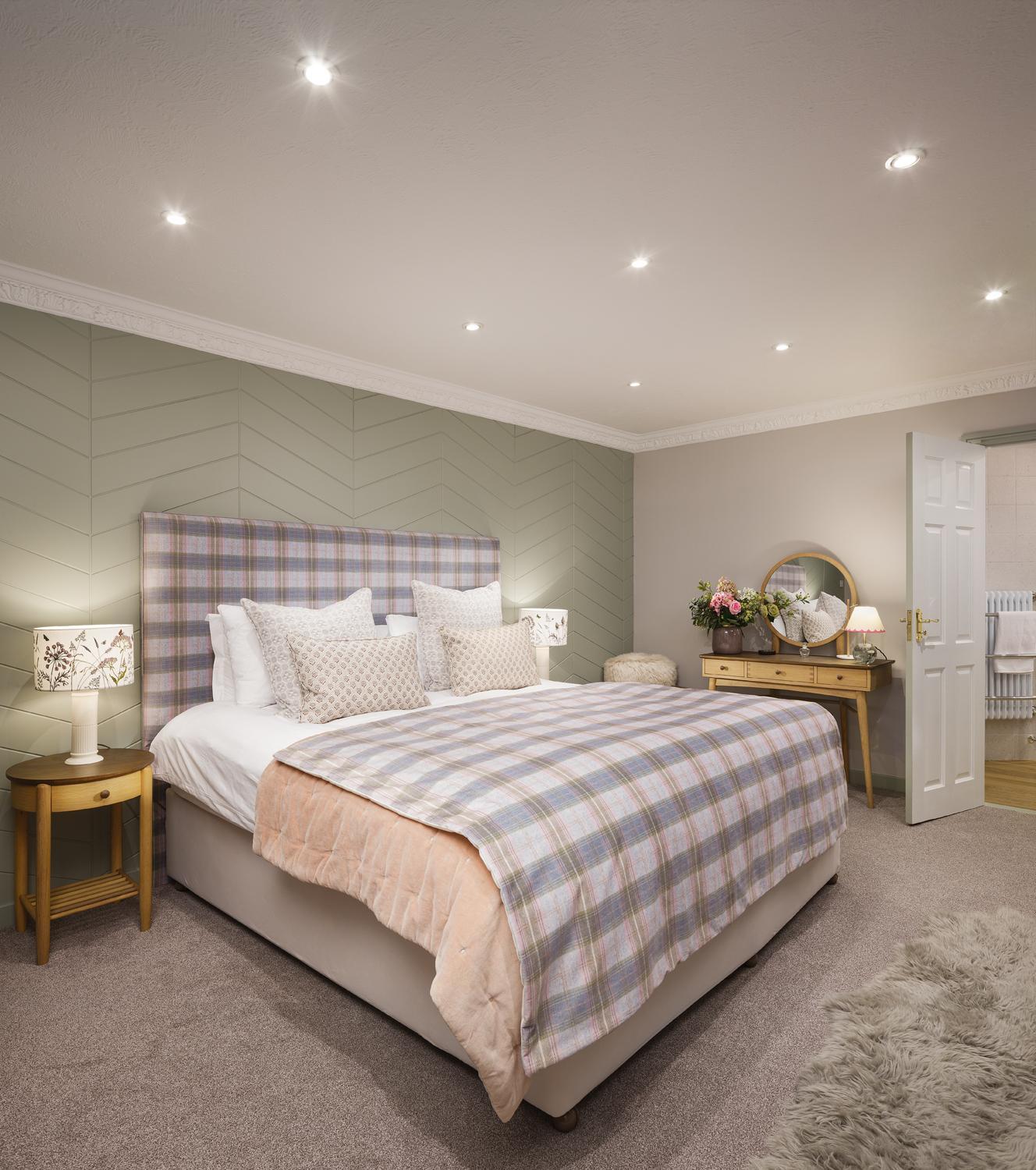 Six-Bedroom House photo 1
