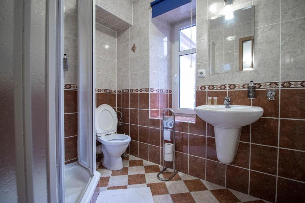 Standard Double or Twin Room - Photo 1