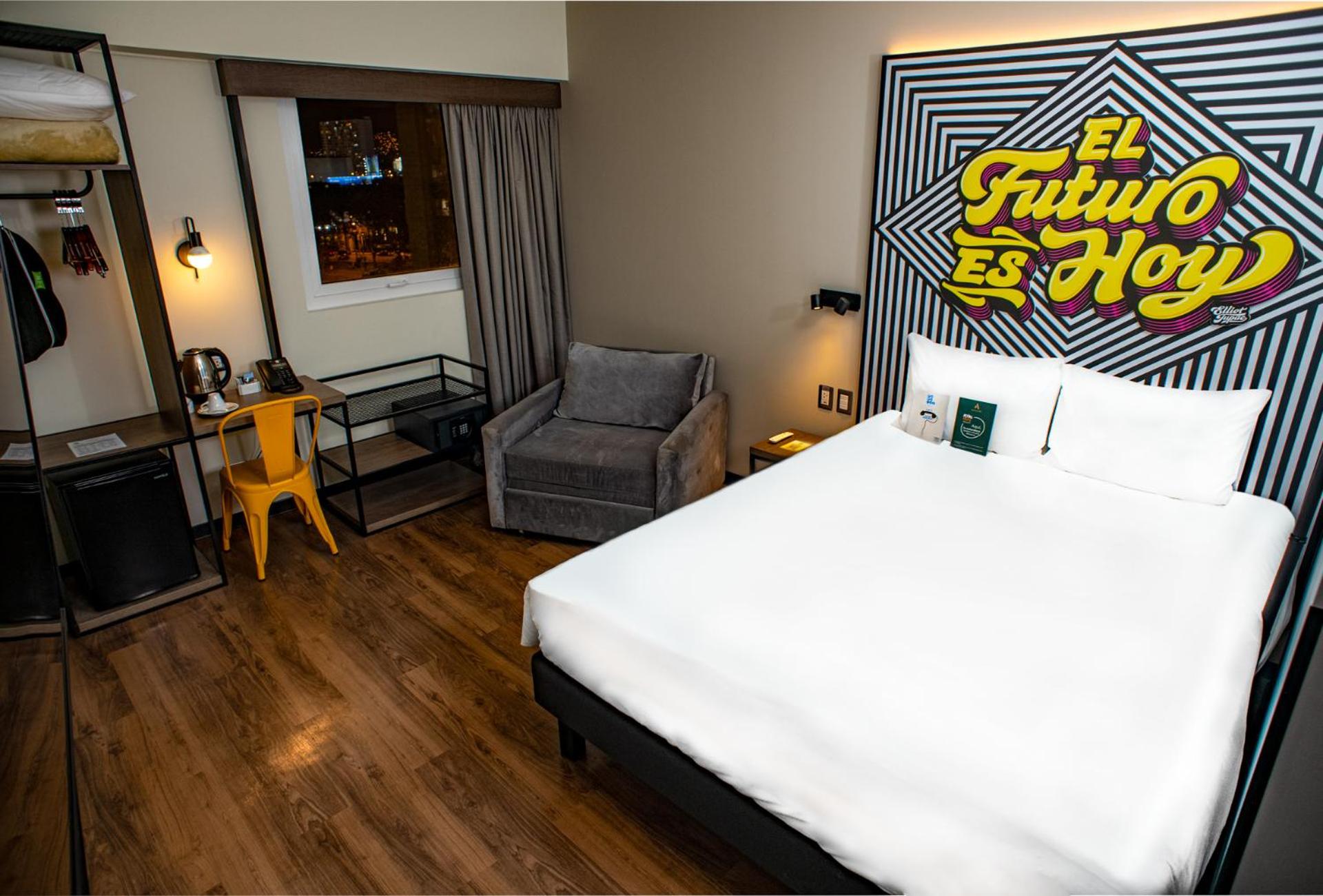Standard Room with One Double Bed and One Single Bed - Photo 2