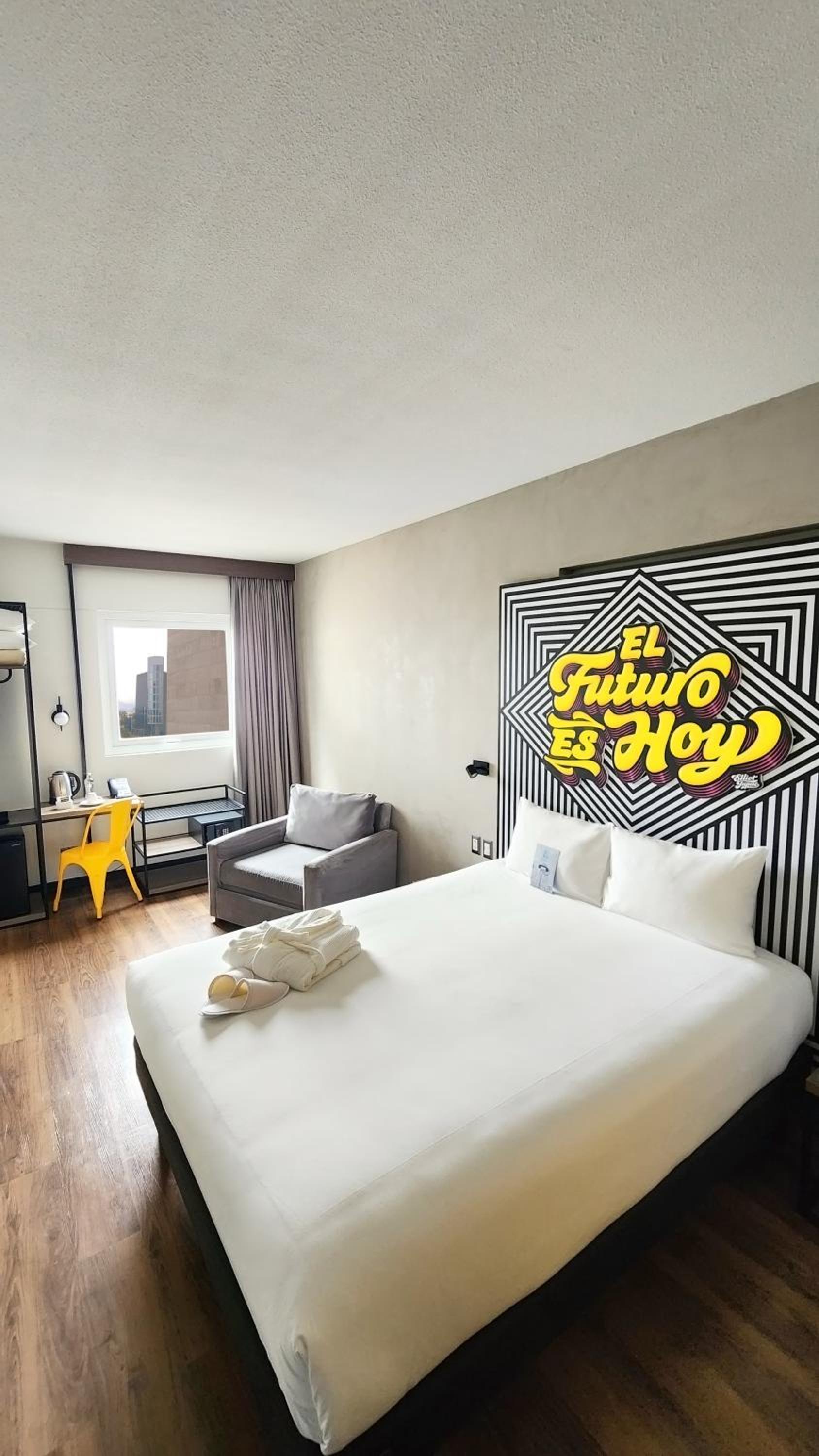 Standard Room with One Double Bed and One Single Bed - Photo 1