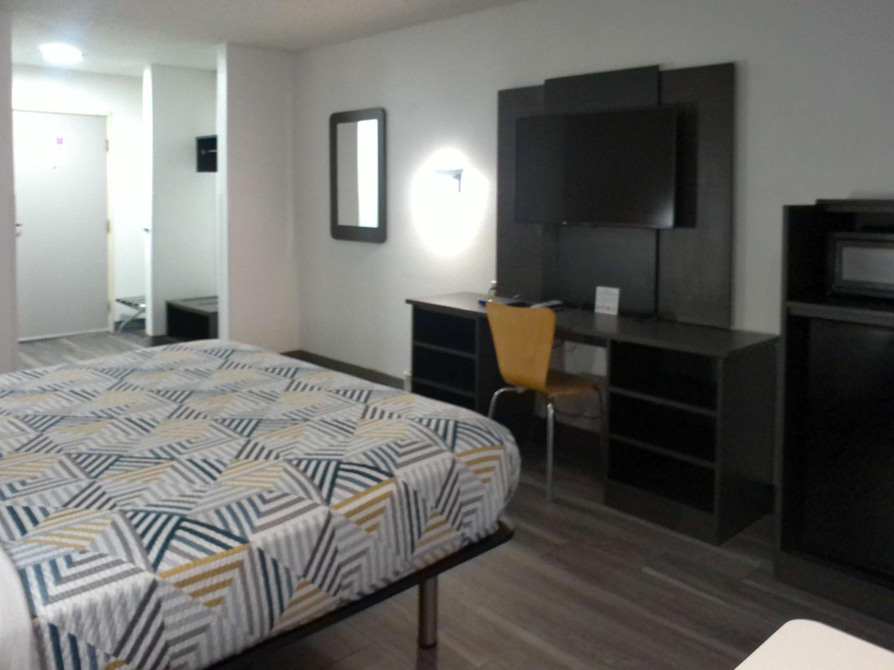 King Room - Non-Smoking - Photo 1