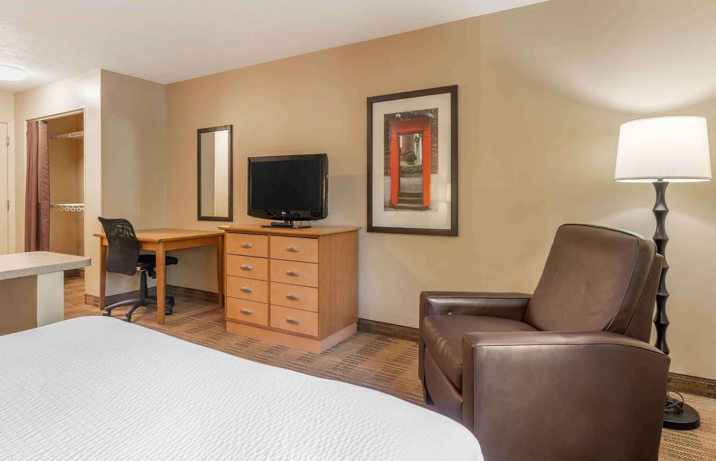 Deluxe Studio, 1 Queen Bed, Non Smoking