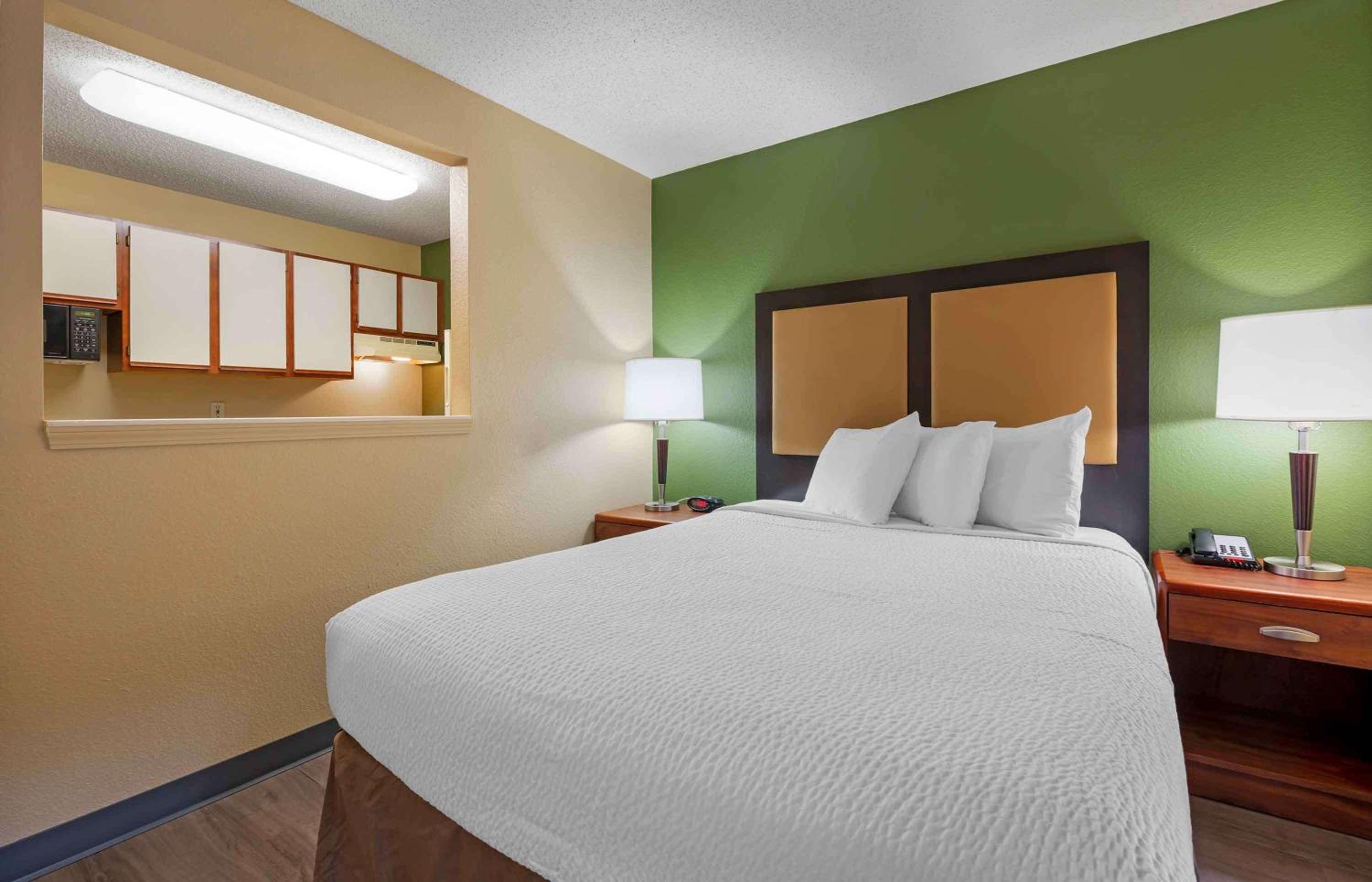 2 Full Beds | Non-Smoking, Kitchen - Photo 1