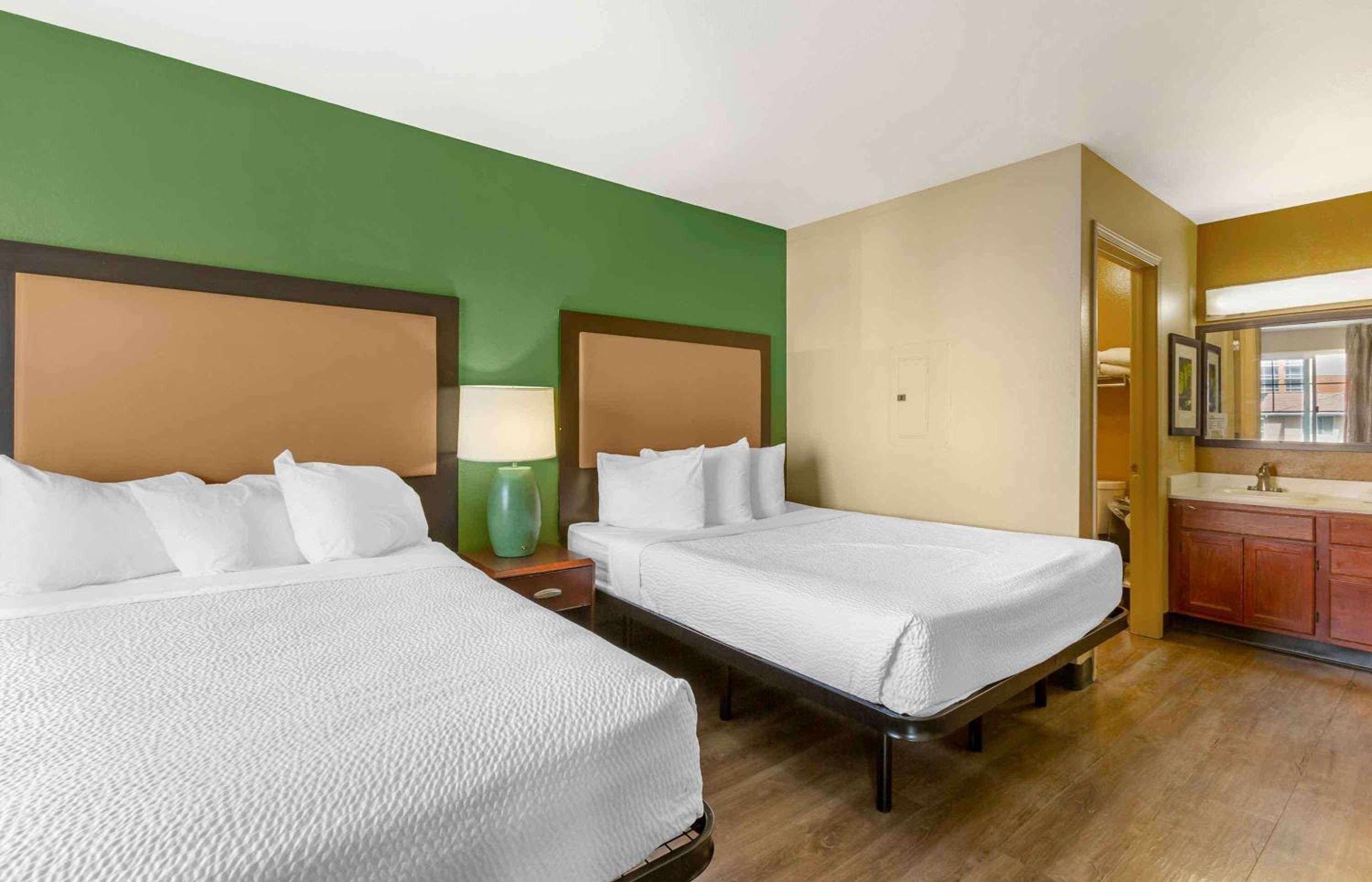 One Bedroom Suite with 2 Double Beds - Non-Smoking - Photo 1
