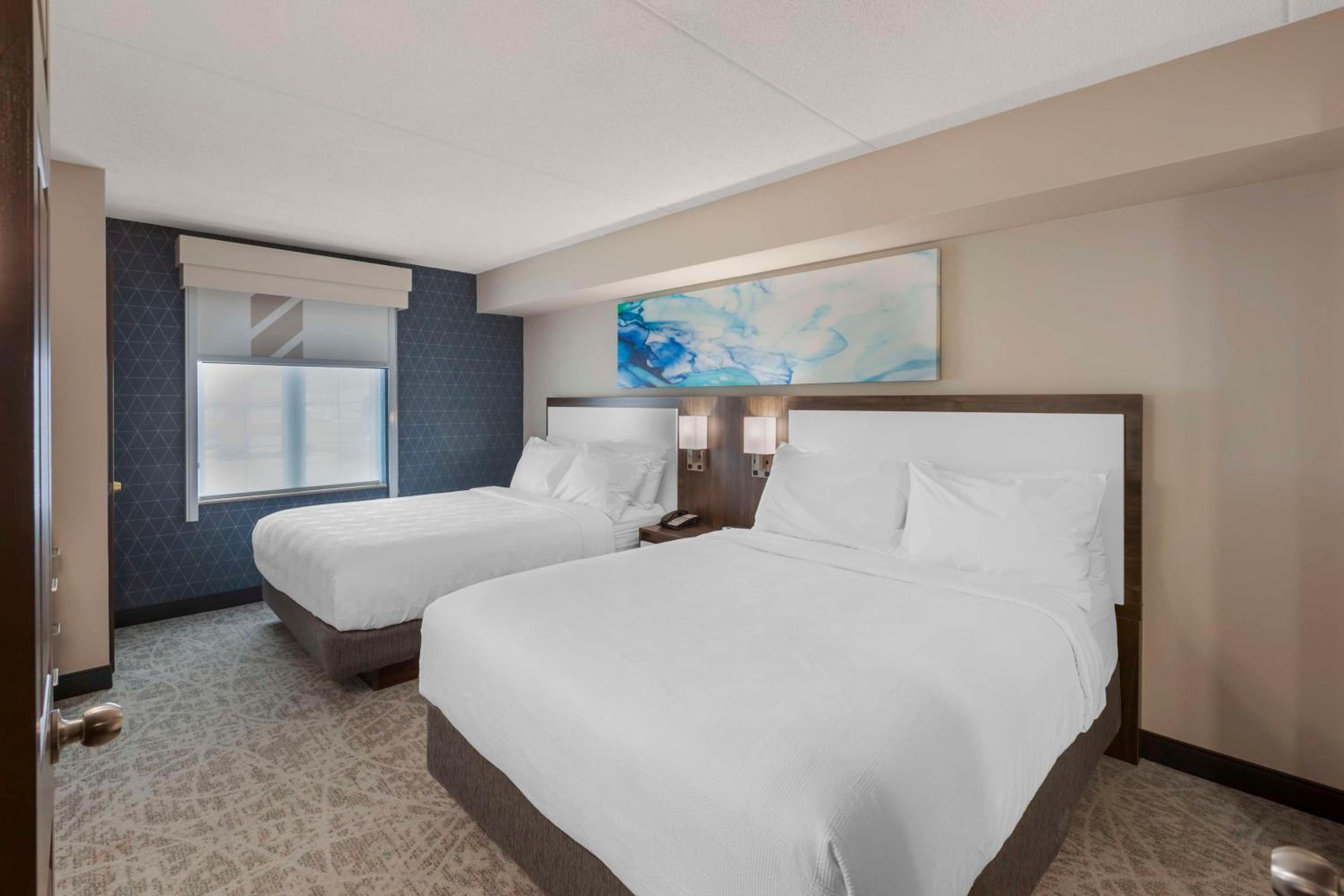 Queen Suite with Two Queen Beds - Photo 3