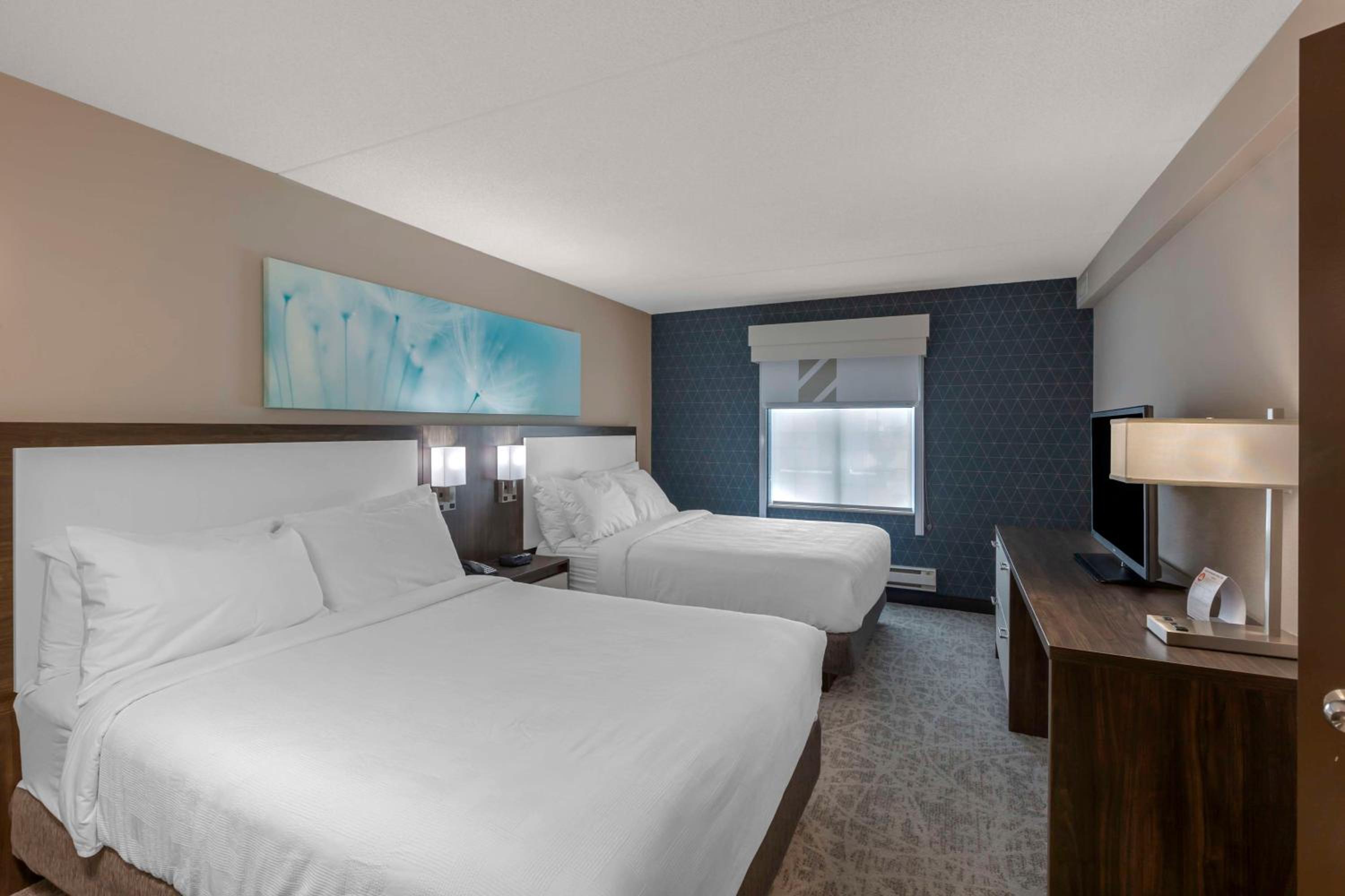 Two-Bedroom Suite with One King and Two Queen Beds with Sofa Bed, Full Kitchen and Shower - Non-Smoking - Photo 3