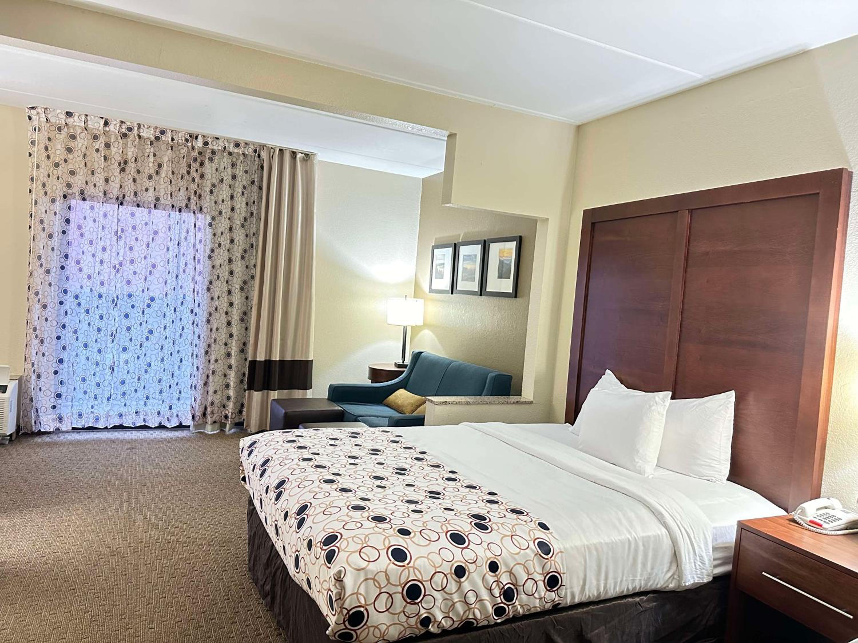 King Suite with Sofa Bed and Jetted Tub - Balcony/Non-Smoking photo 1