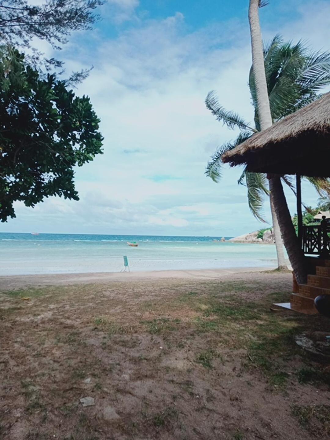 Superior Beach Front Bungalow photo 3