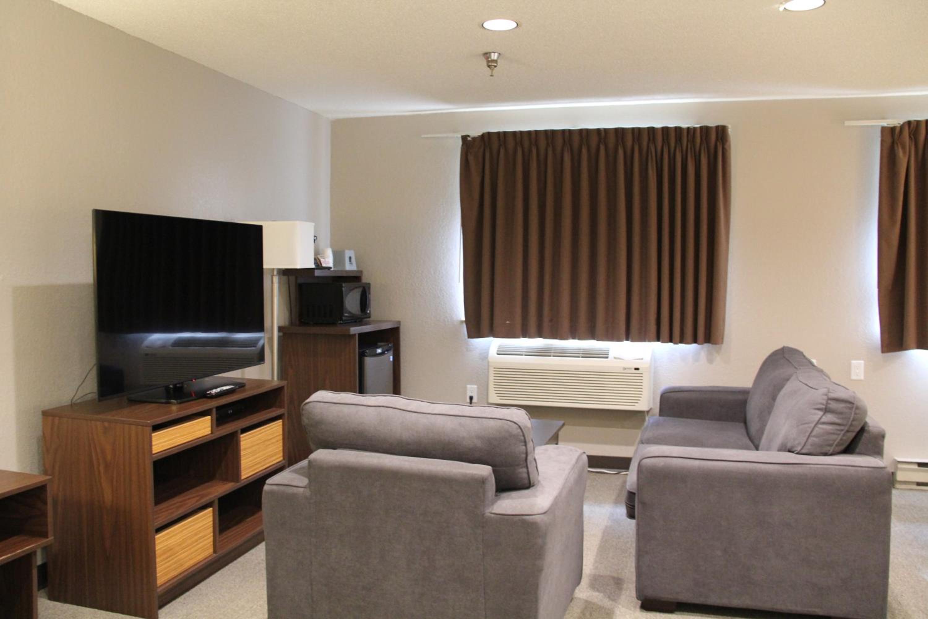 King Studio Suite with Hot Tub - Non-Smoking - Photo 4