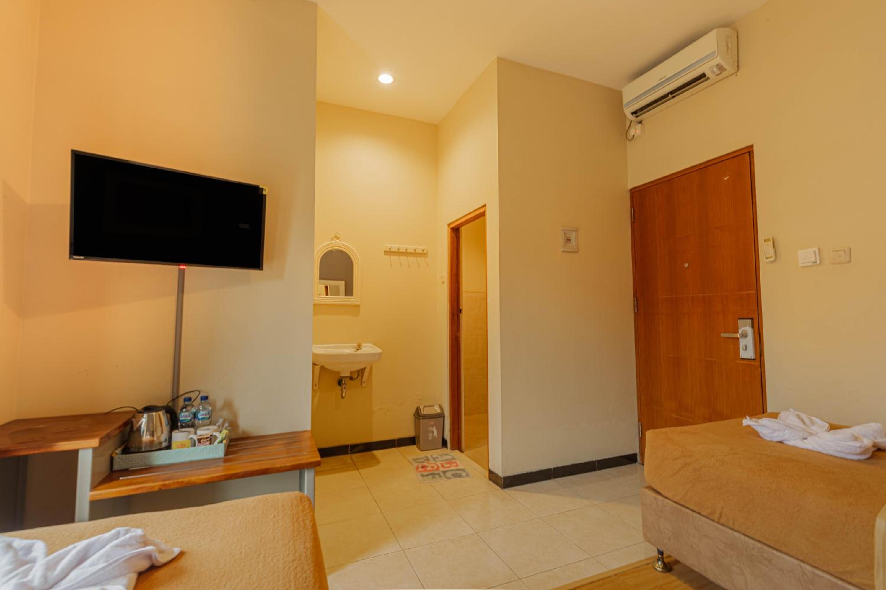 Standard Double or Twin Room - Photo 1