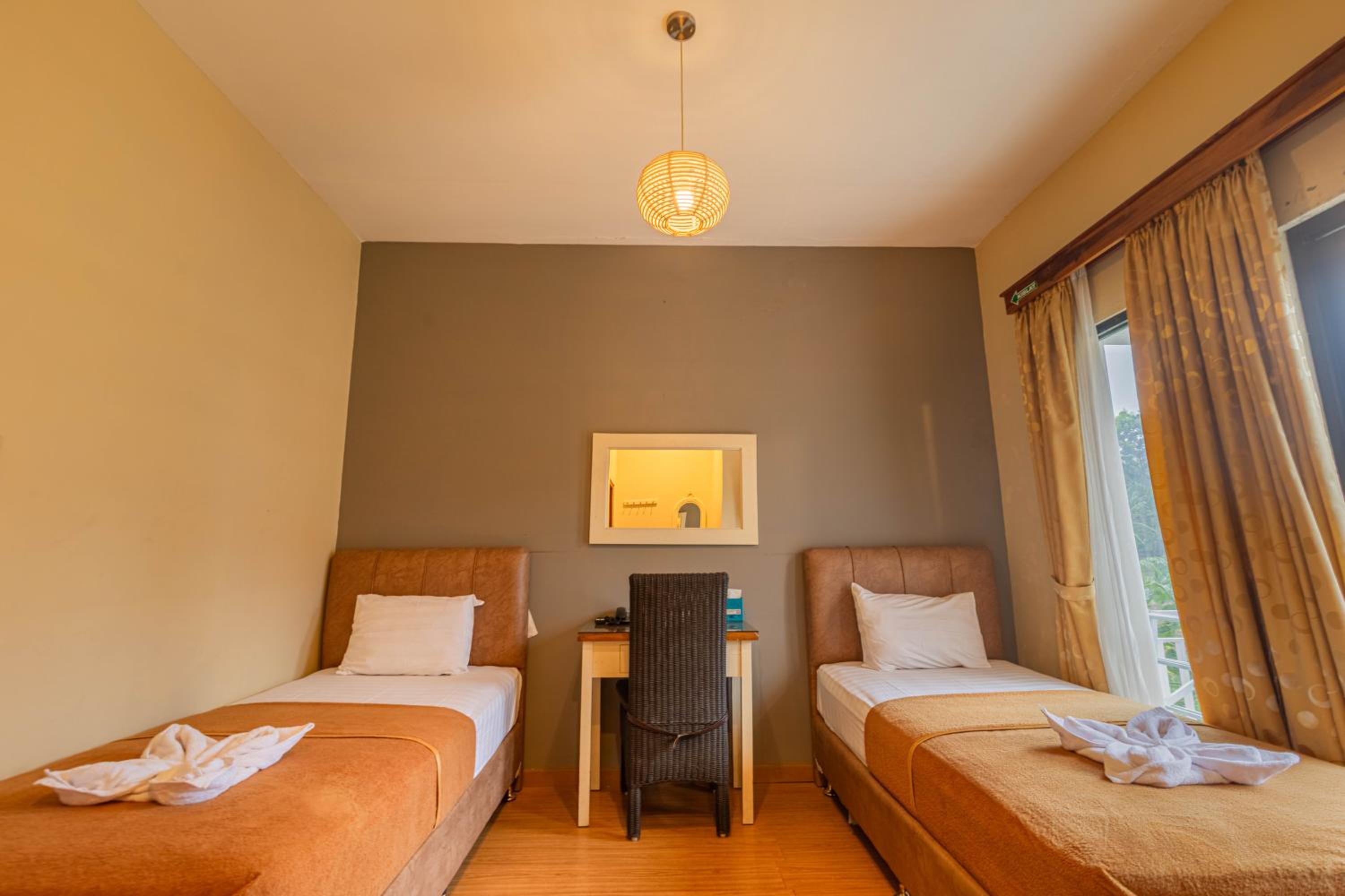 Standard Double or Twin Room - Photo 6
