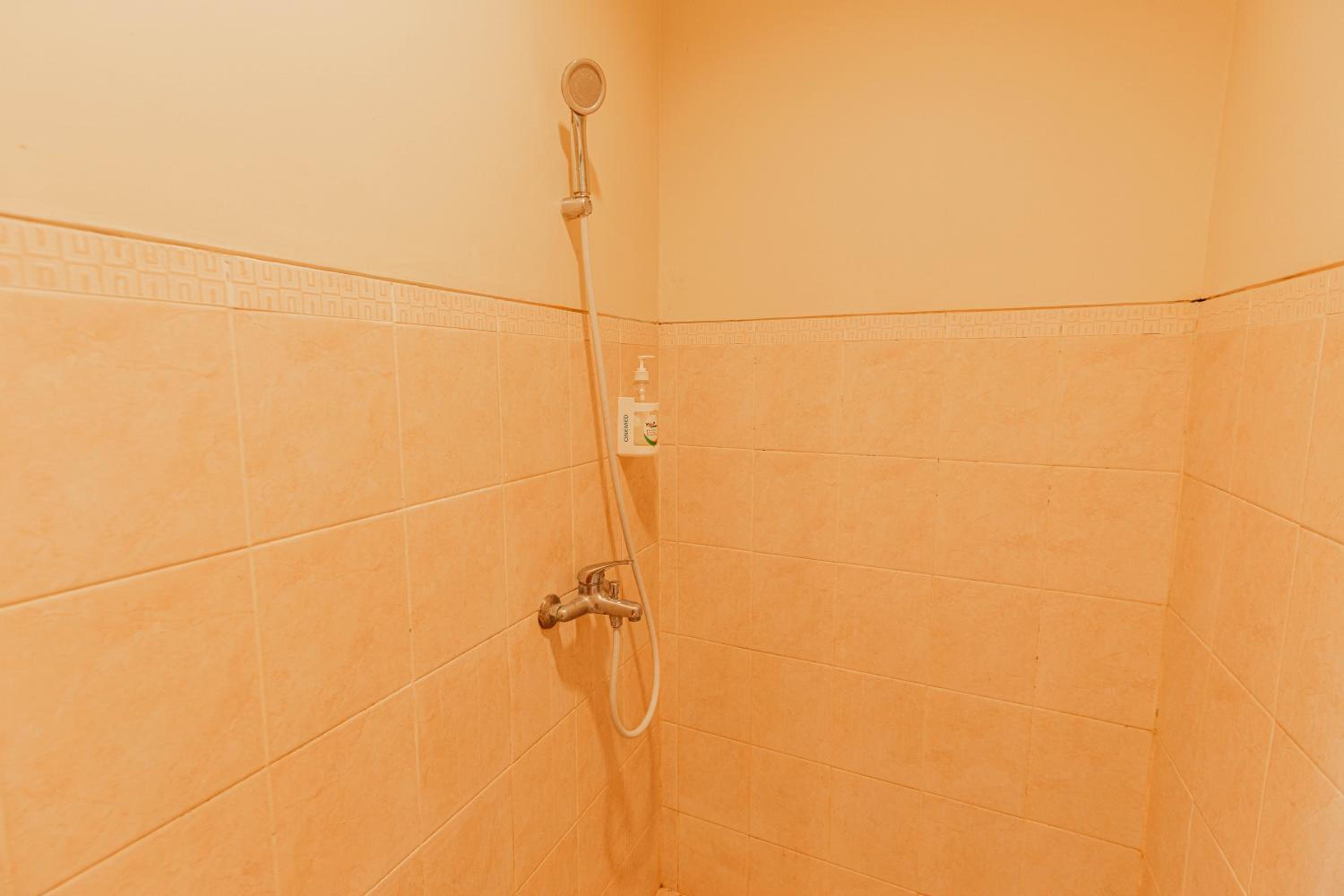 Standard Double or Twin Room - Photo 7