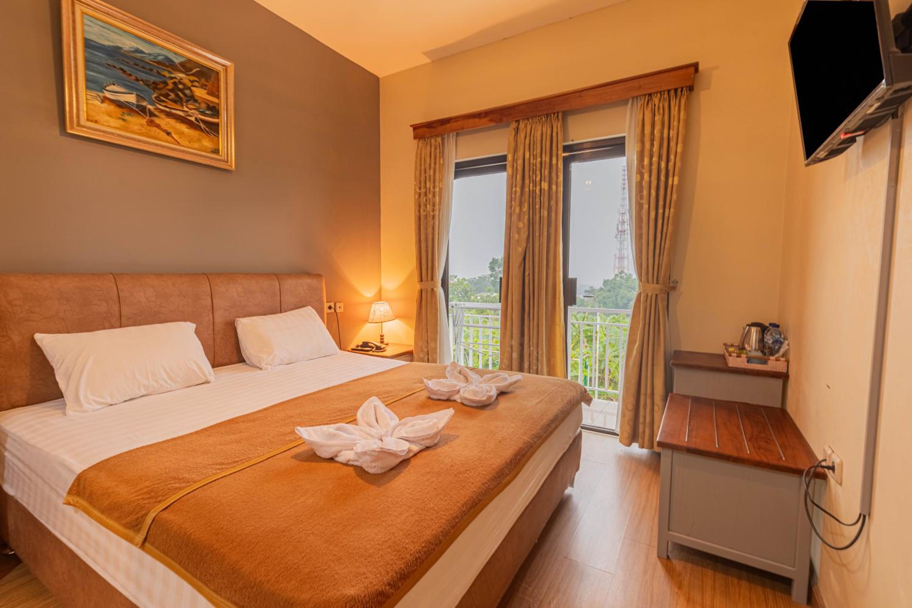 Standard Double or Twin Room - Photo 8