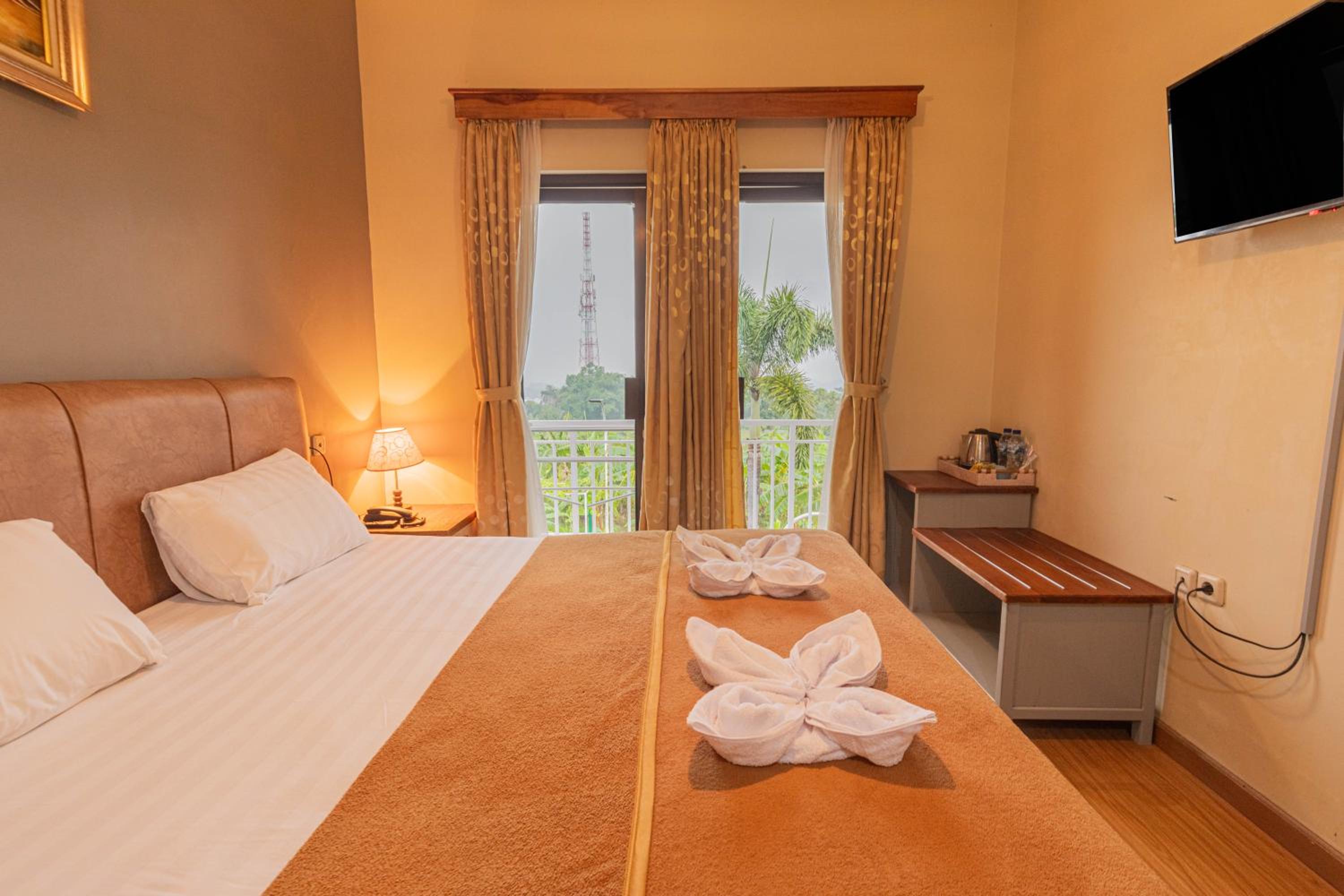 Standard Double or Twin Room - Photo 9