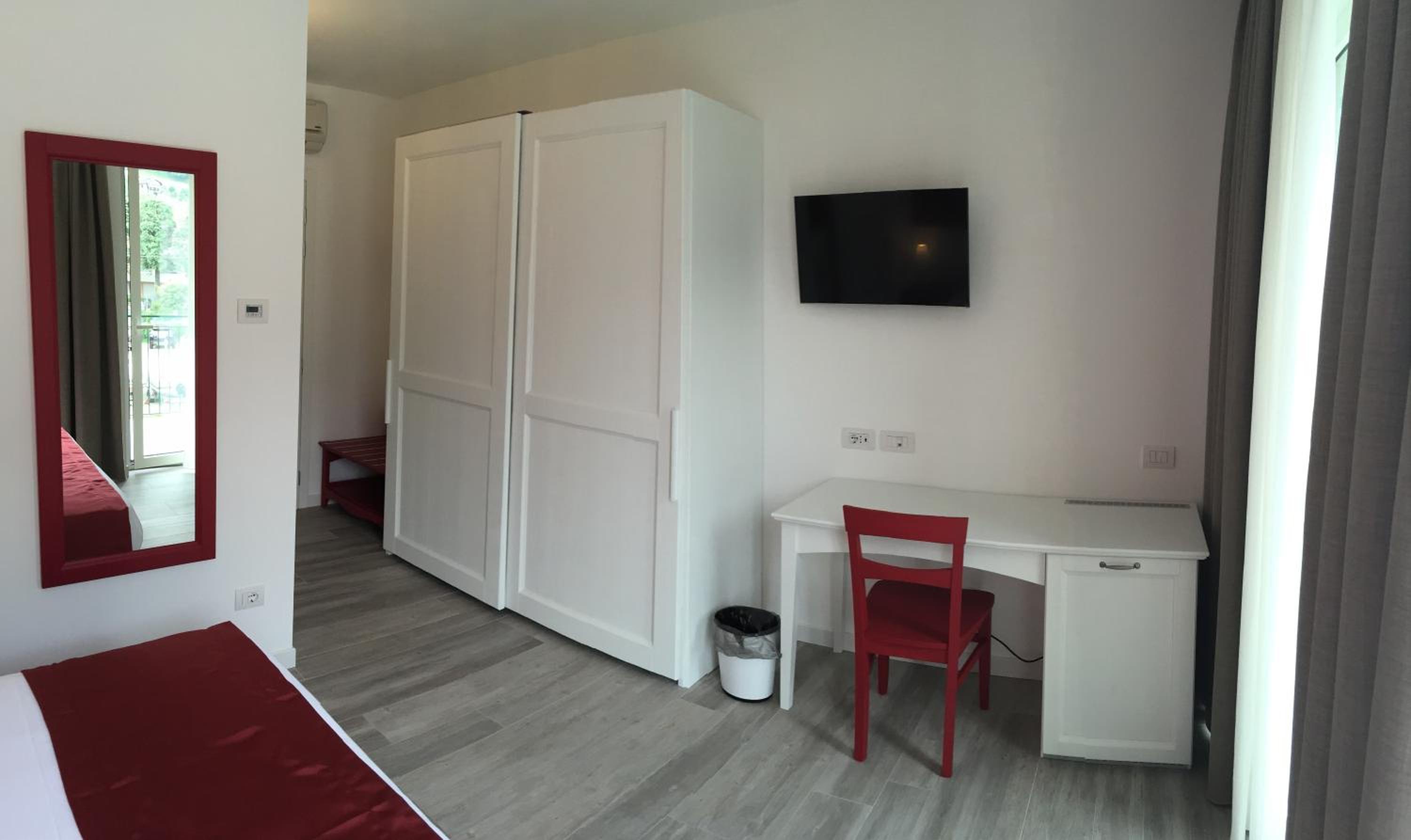 Double or Twin Room with Balcony photo 2