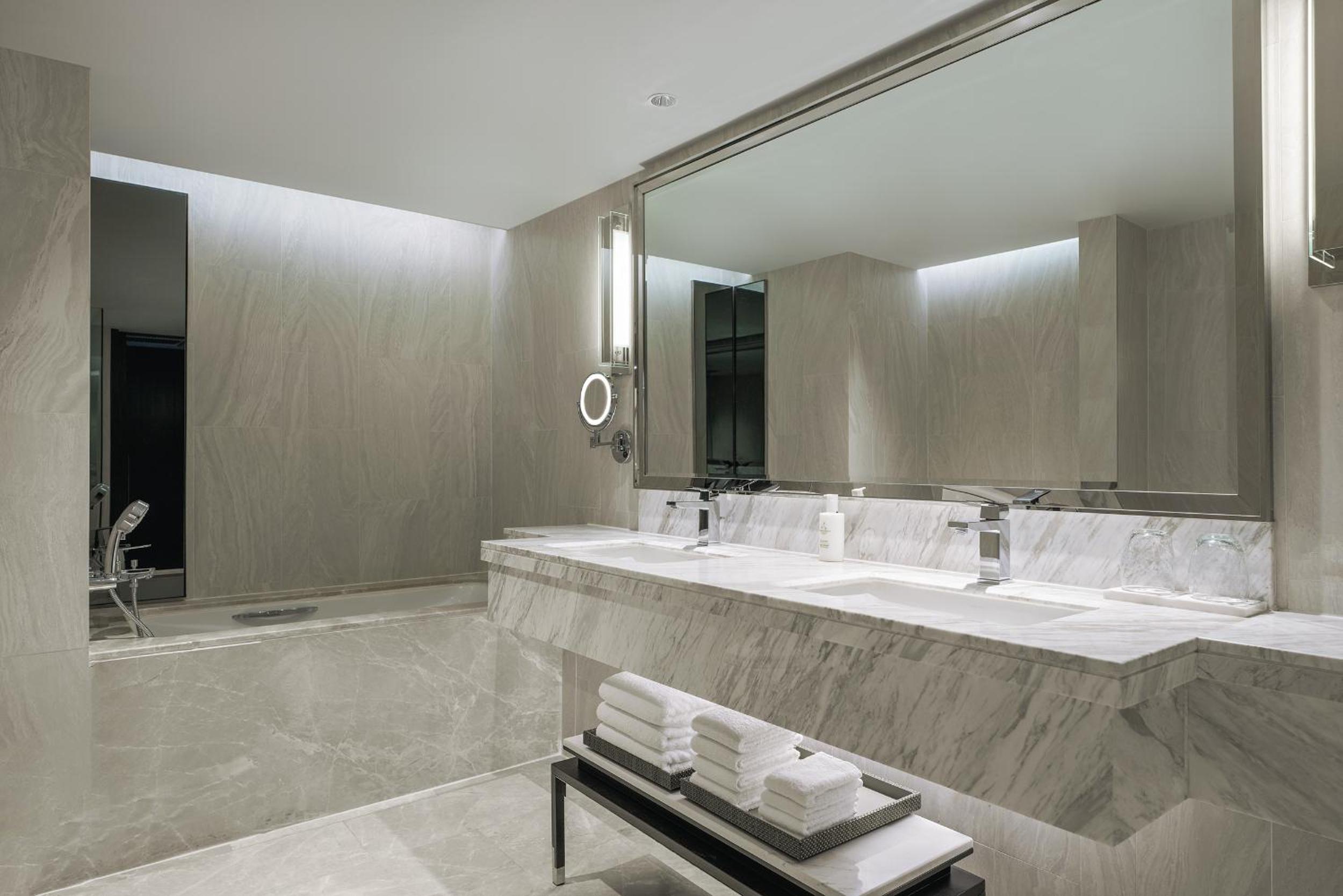One-Bedroom Executive King Suite