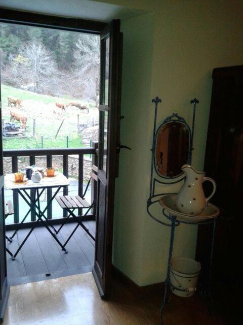 Double Room with Pool View photo 3