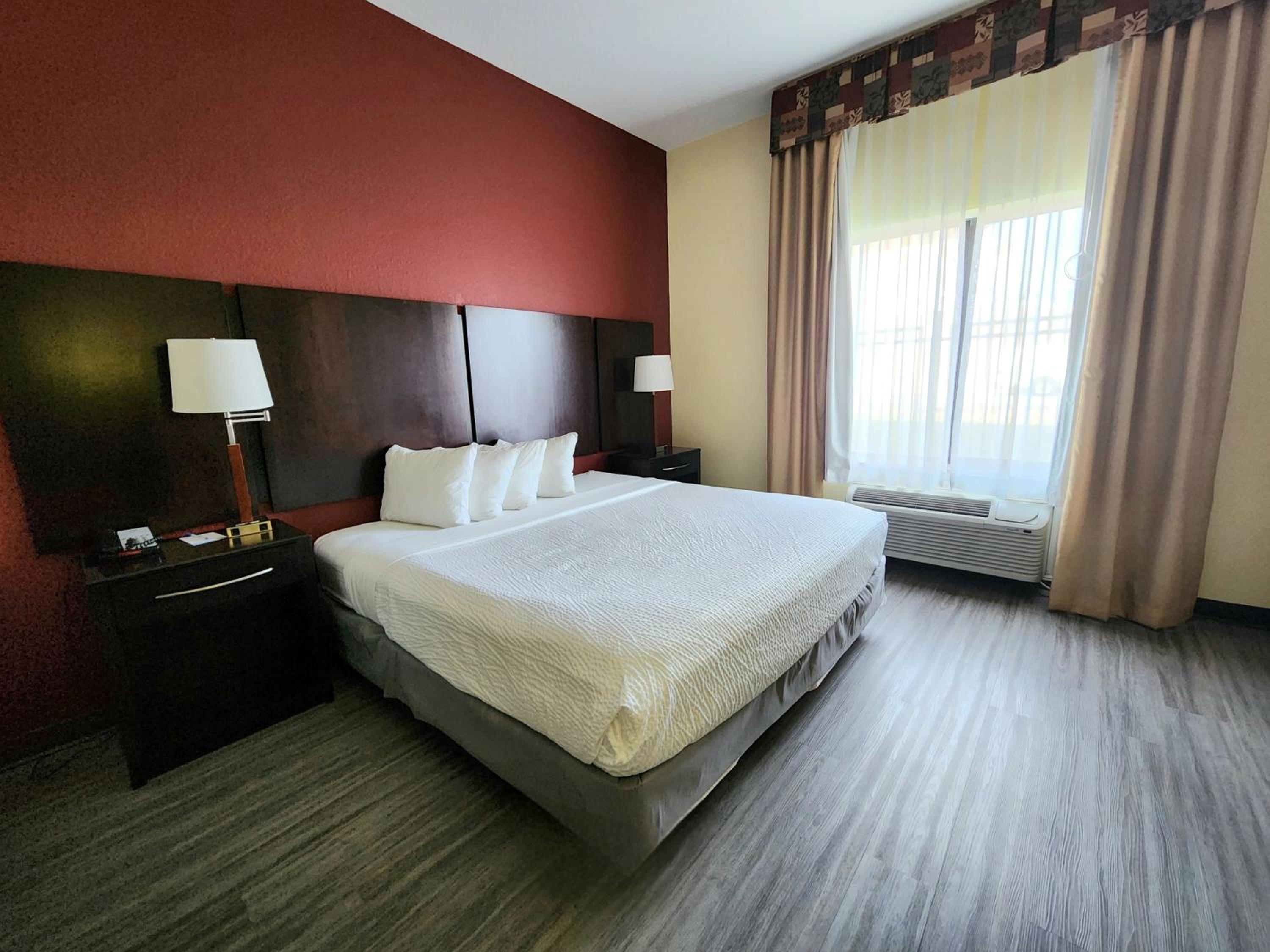 King Studio Suite - Non-Smoking - Photo 6