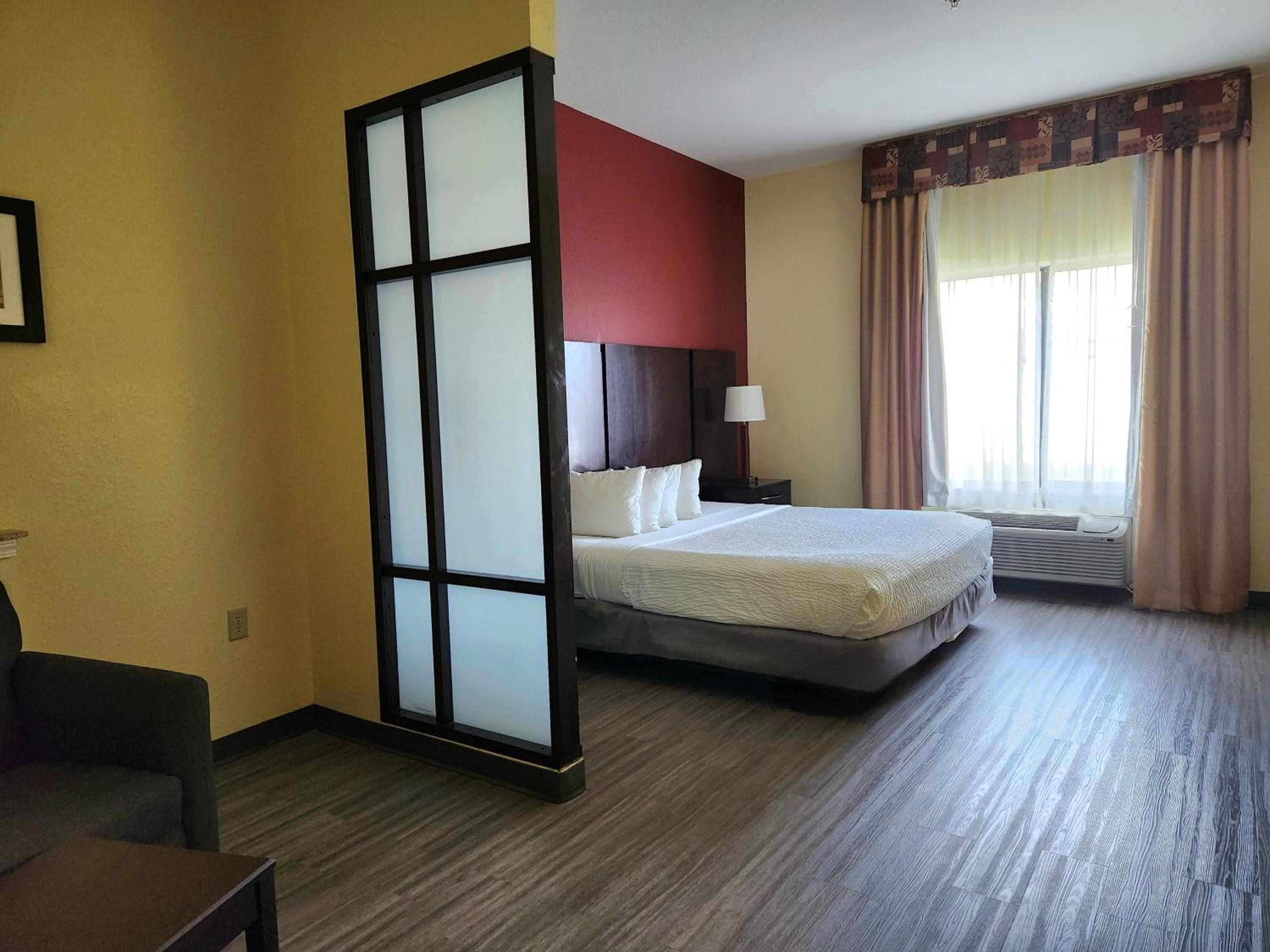 Studio King Suite - Mobility Access/Non-Smoking - Photo 8