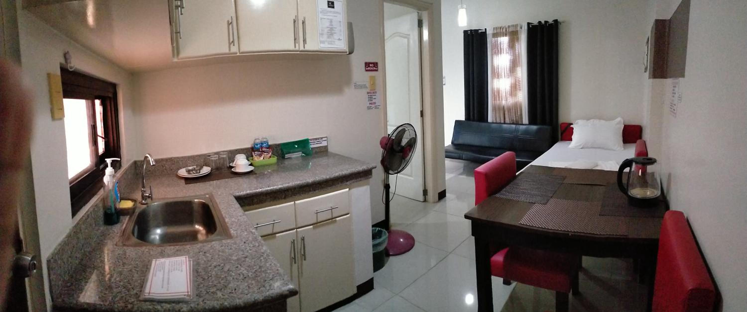 Deluxe Double Room - Photo 22