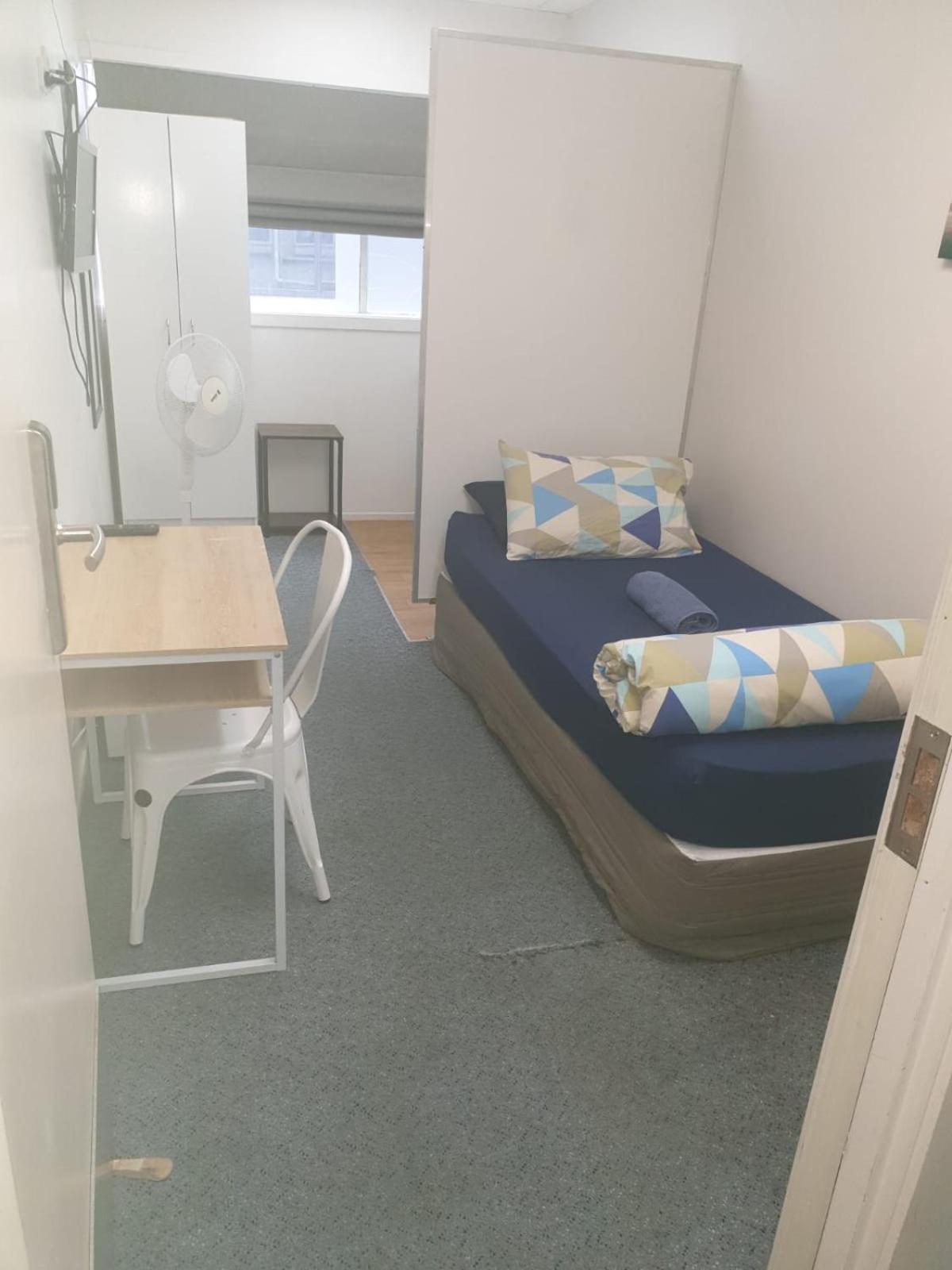 Standard Single Room with Toilet and Basin photo 3