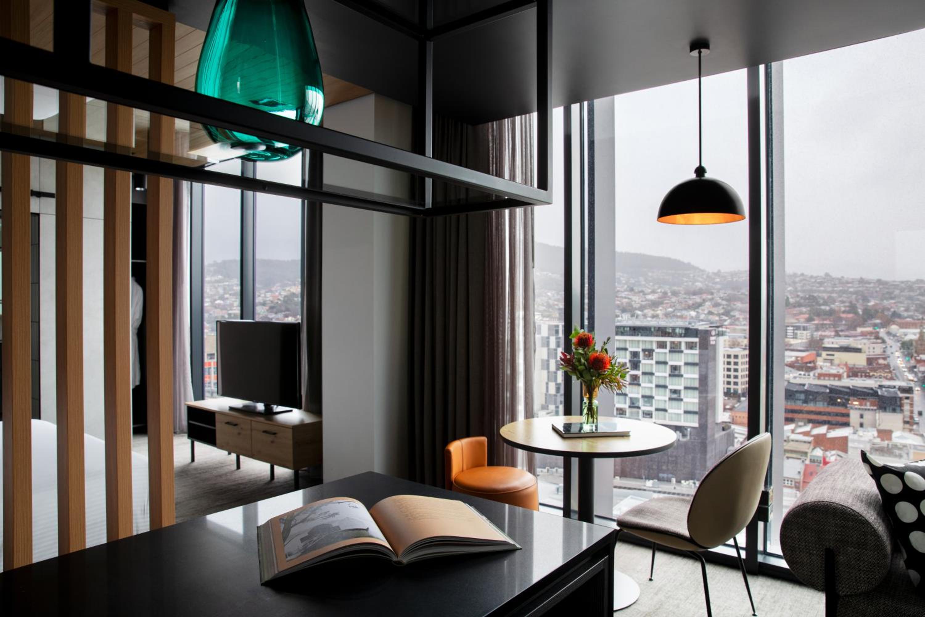 Nipaluna Suite City Views with One King Bed