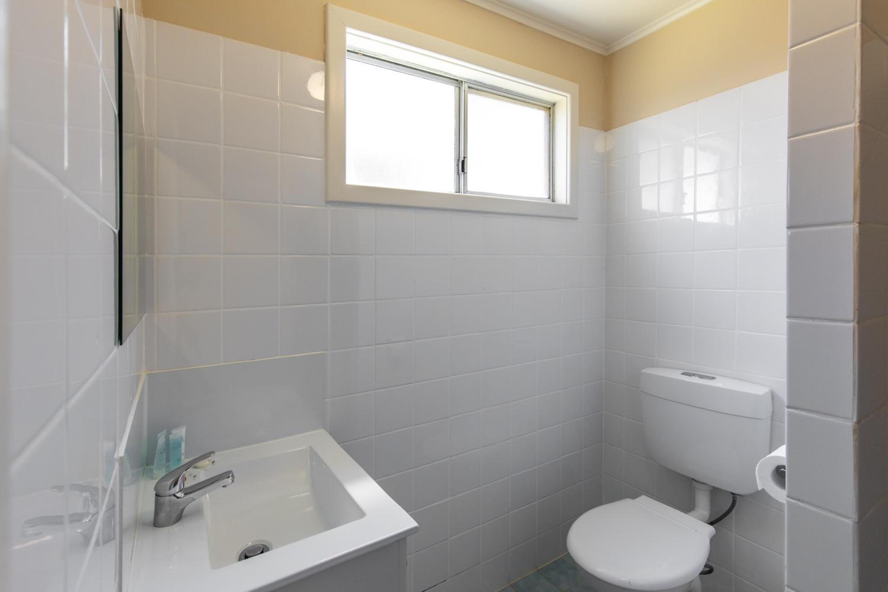 One-Bedroom Apartment - Photo 3
