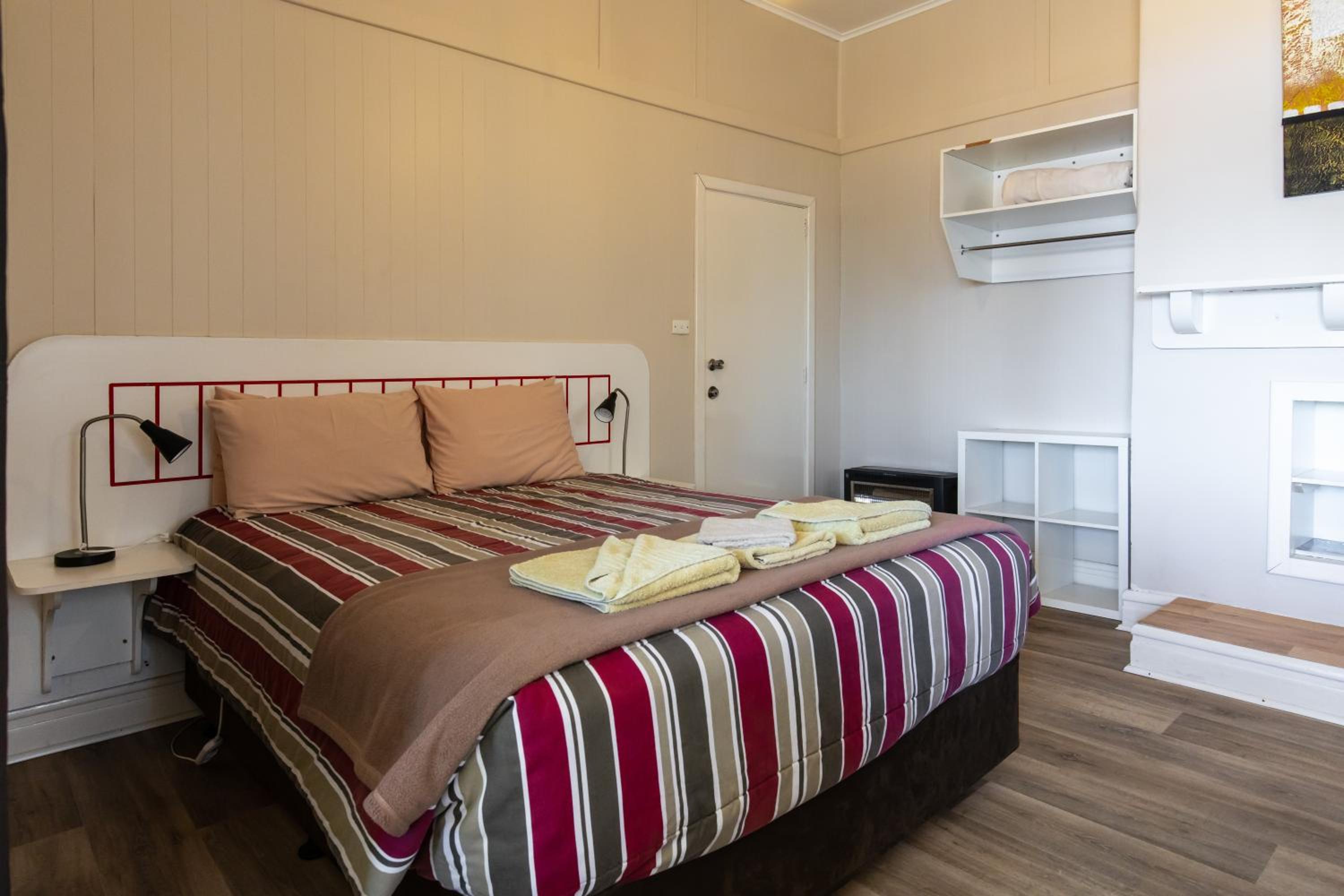 One-Bedroom Apartment - Photo 6