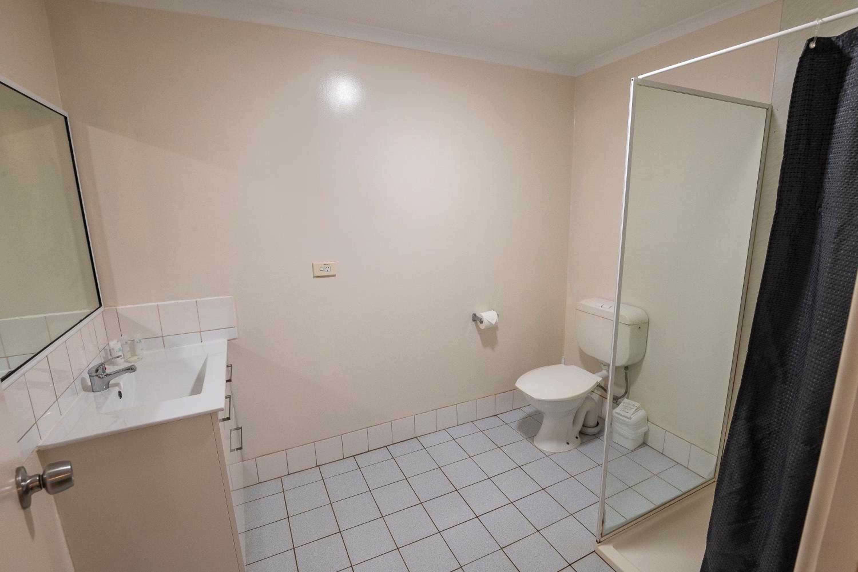 One-Bedroom Apartment - Photo 9