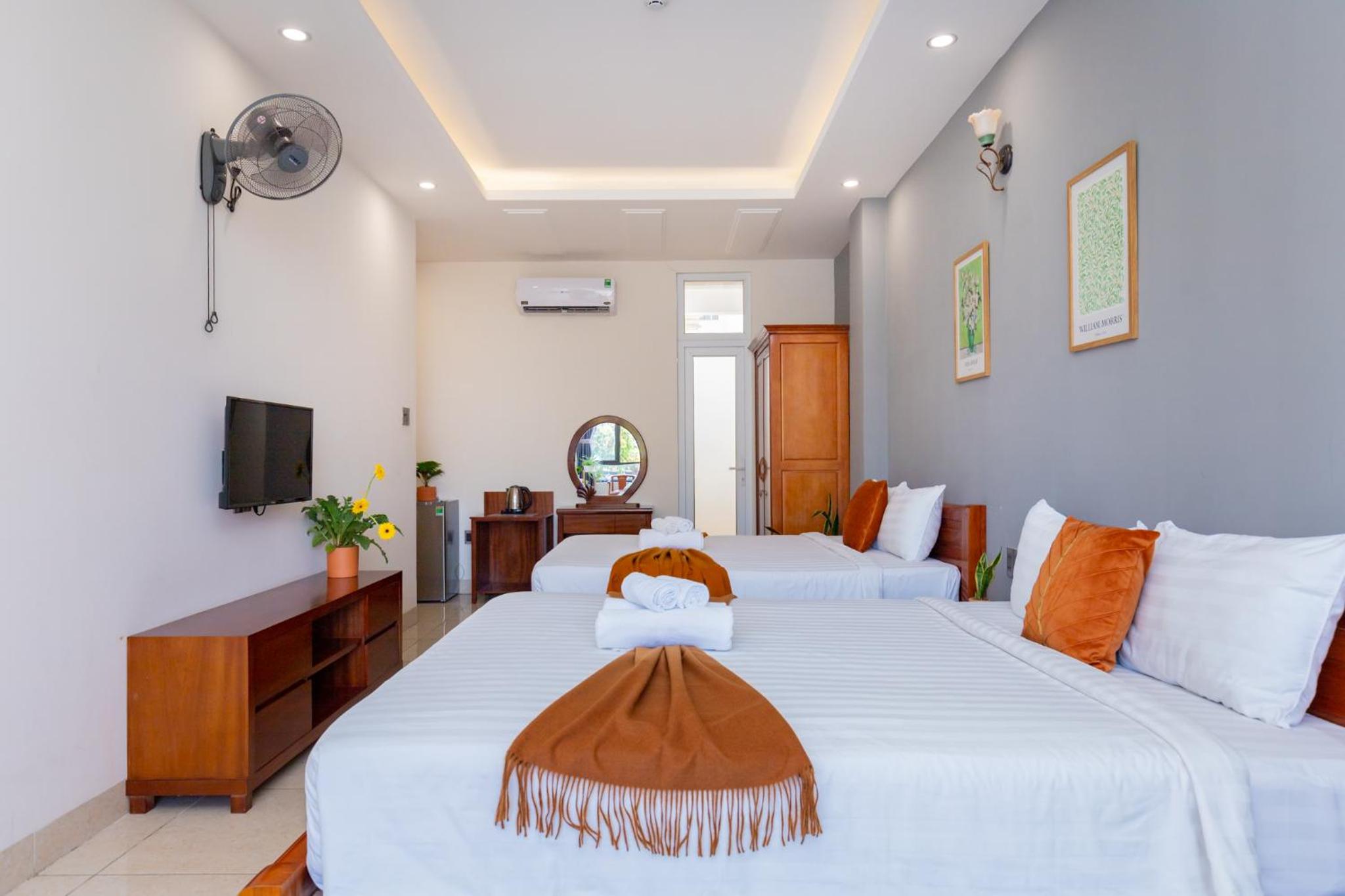 Deluxe Queen Room With Two Queen Beds photo 3