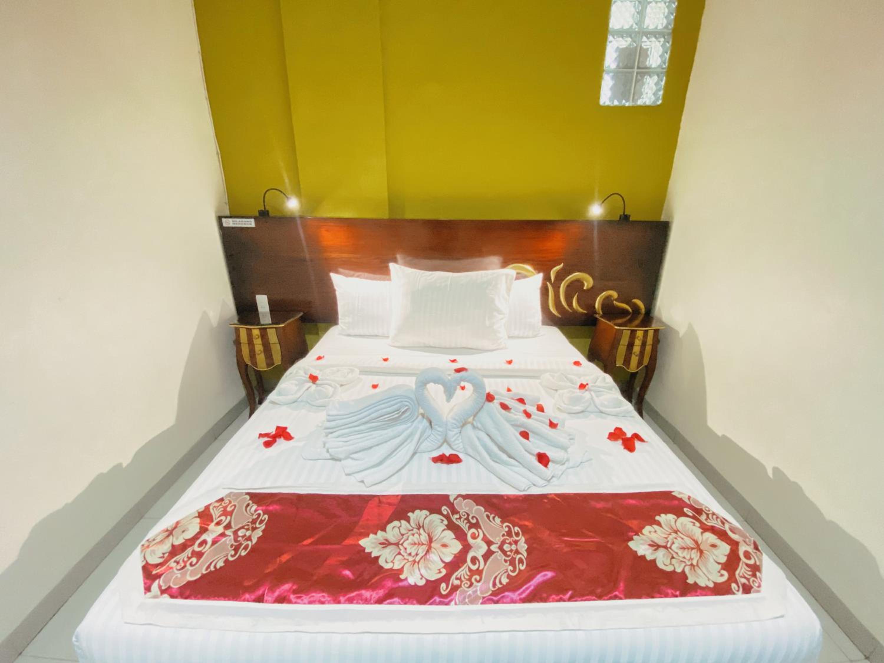Deluxe Room - Photo 10