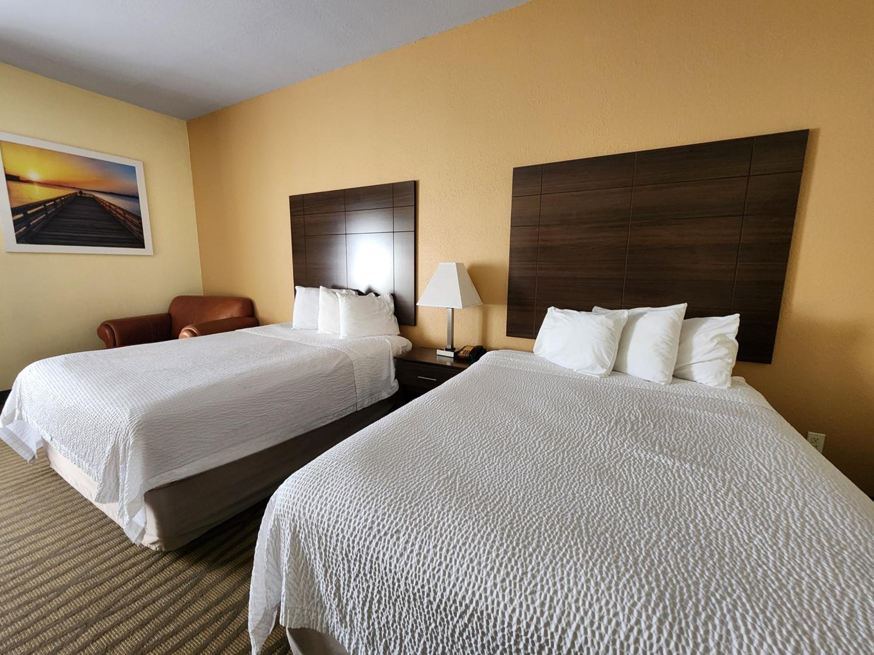 2 Queen Beds | Non-Smoking, Micfridge - Photo 2