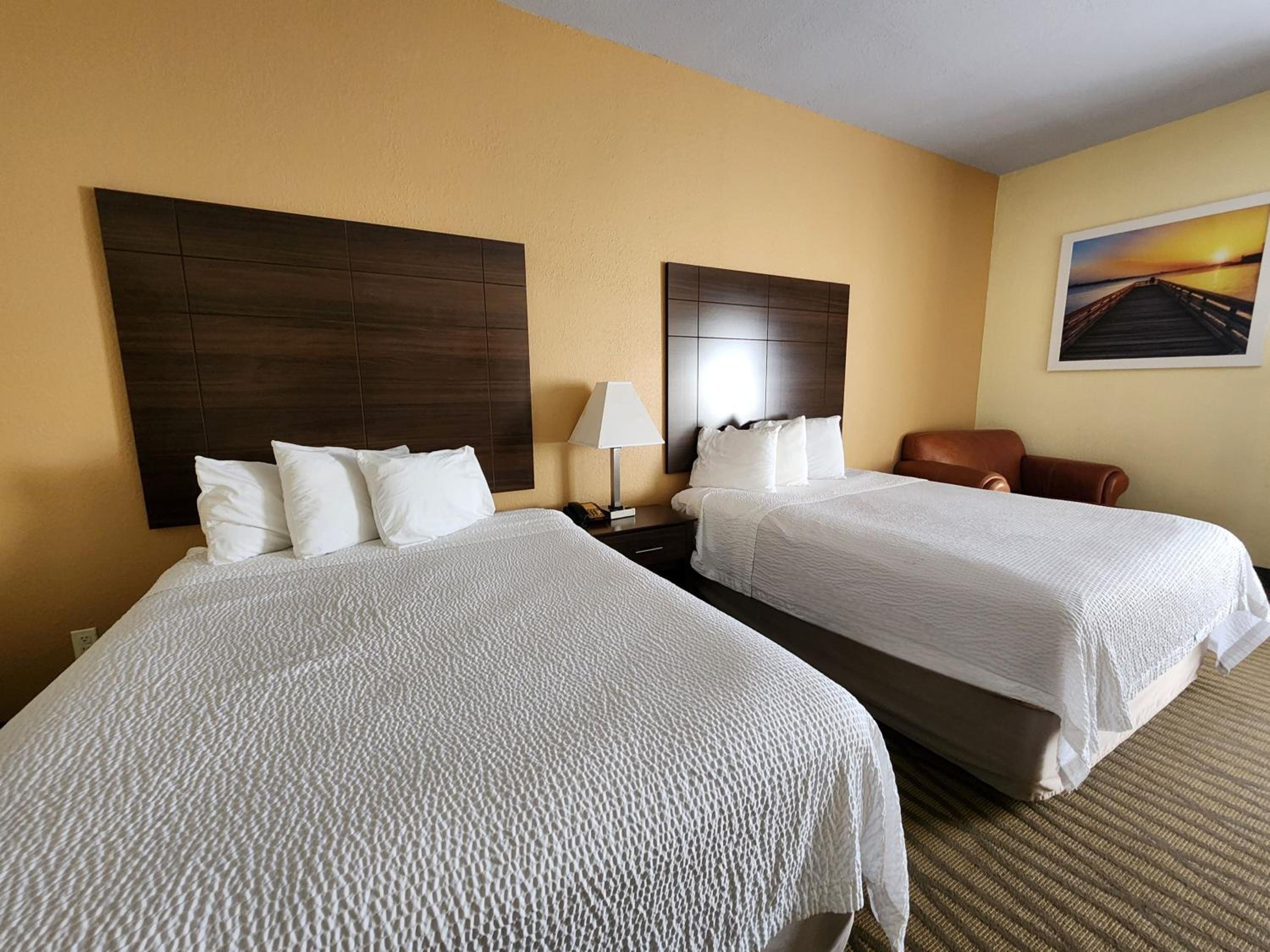 2 Queen Beds | Non-Smoking, Micfridge - Photo 9