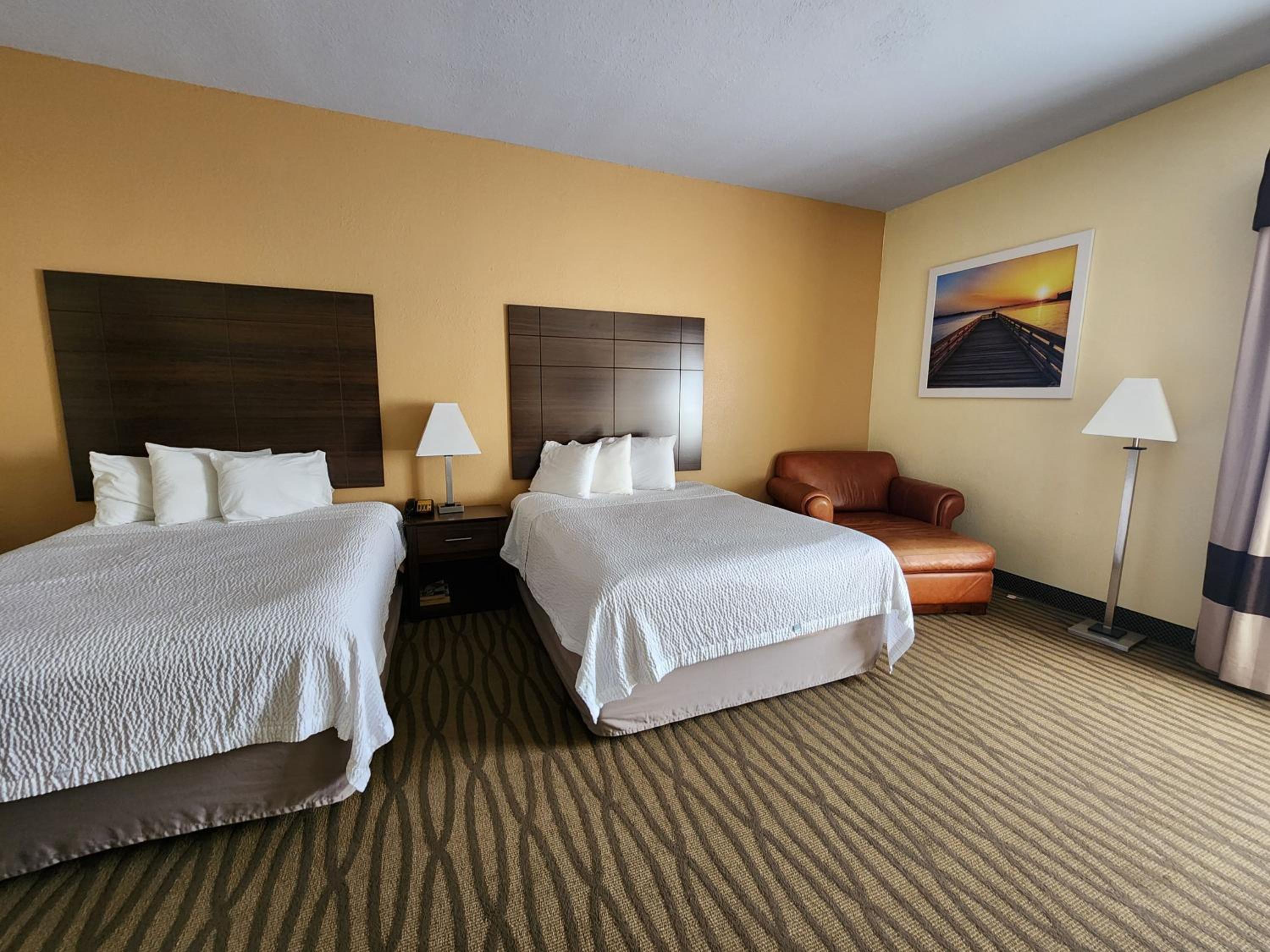 2 Queen Beds | Suite, Non-Smoking, Micfridge - Photo 2