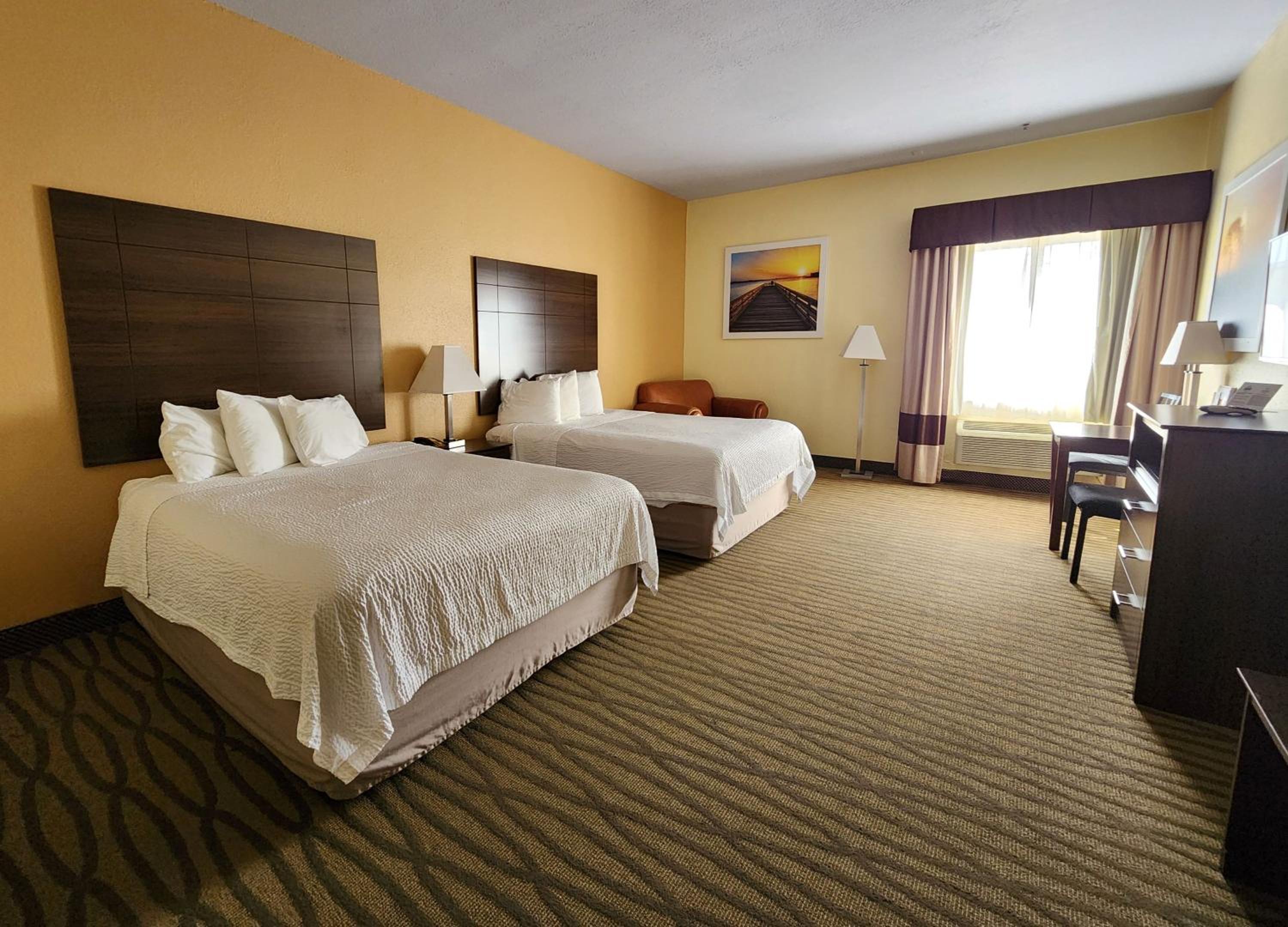 2 Queen Beds | Mob Acc RI Shwr Nsmk Micfridge - Photo 4