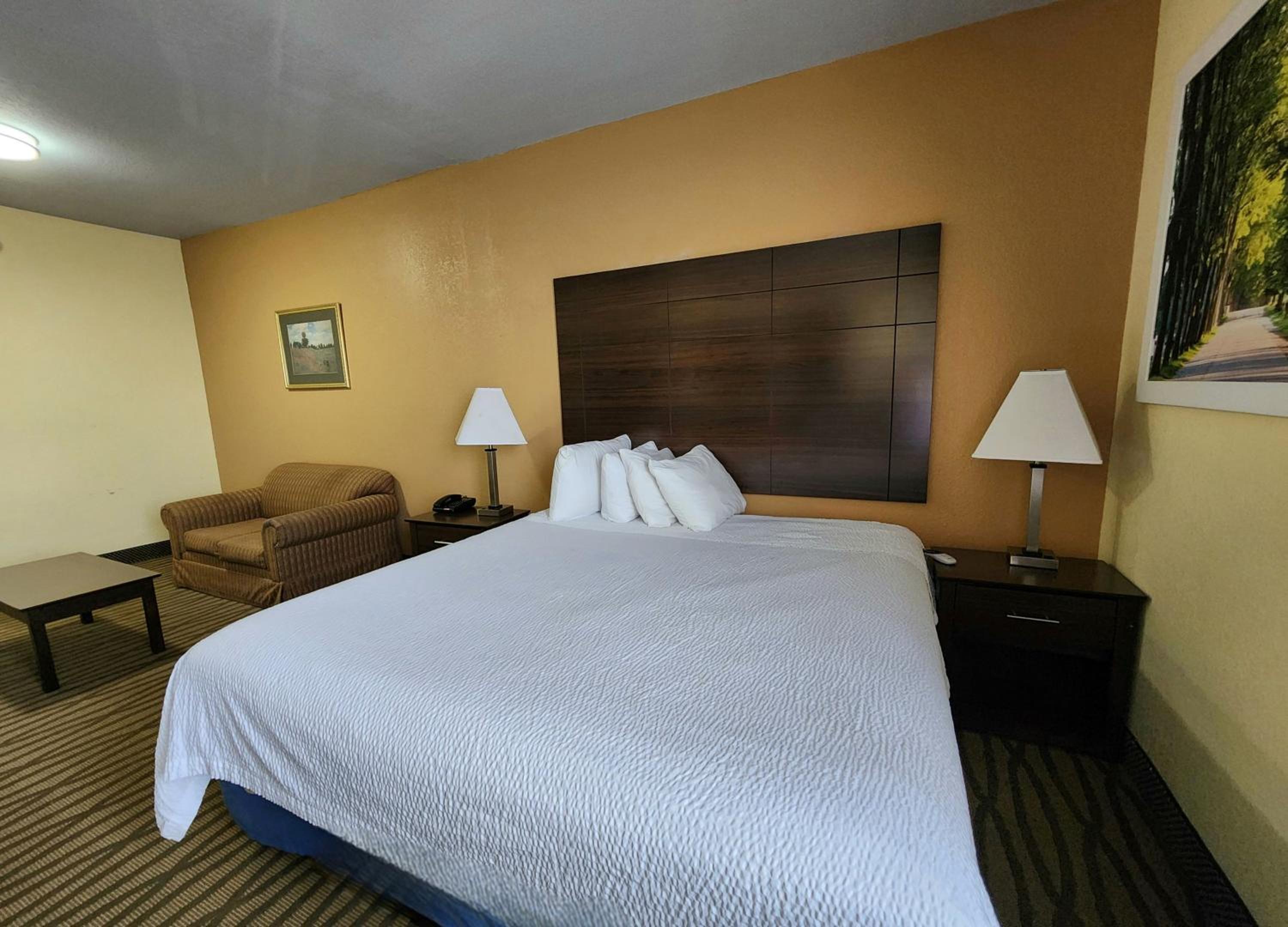 1 King Bed | Mob Acc RI Shwr Nsmk Micfridge - Photo 7