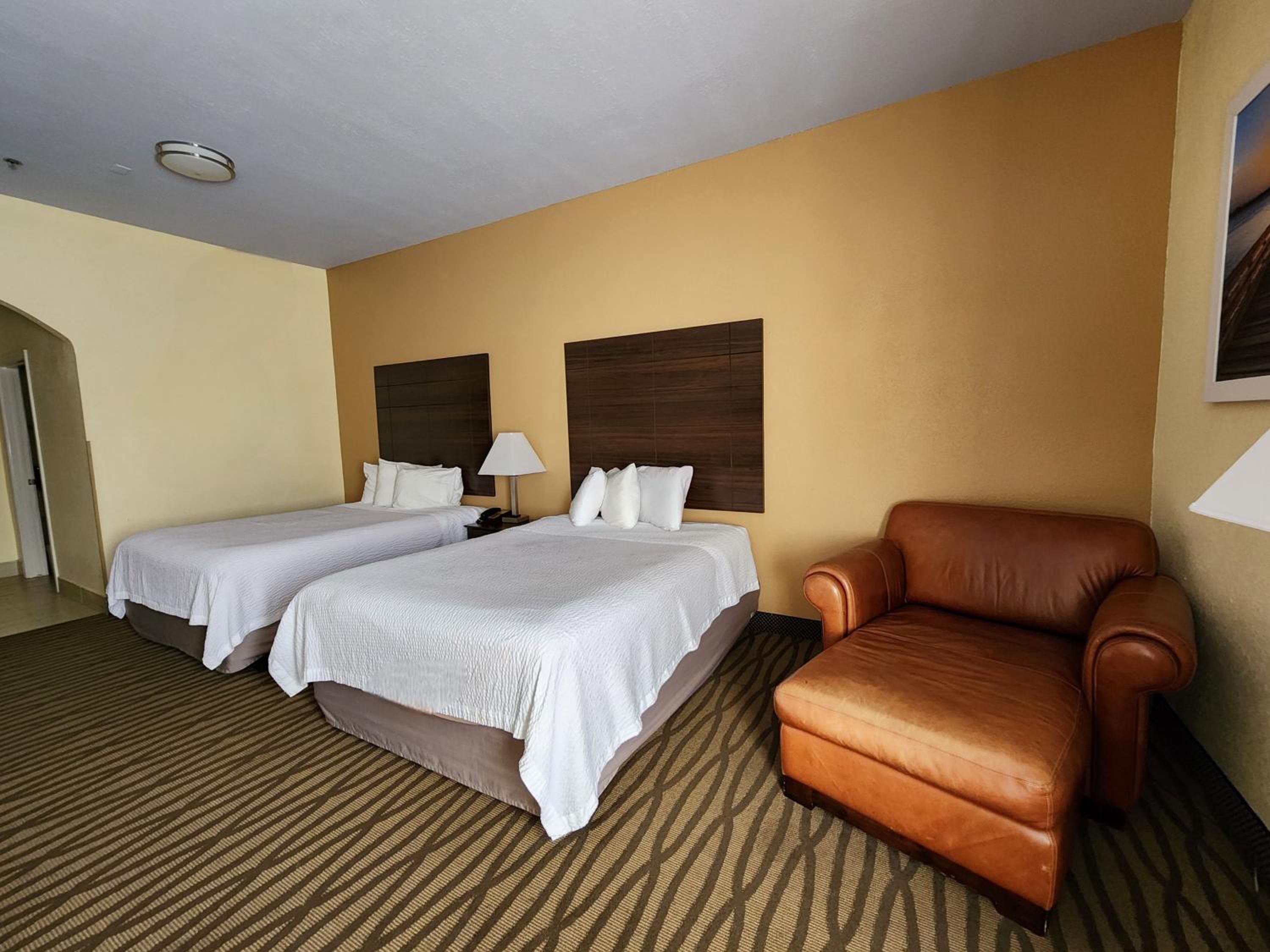 Studio Suite with Two Queen Beds - Non-Smoking - Photo 3