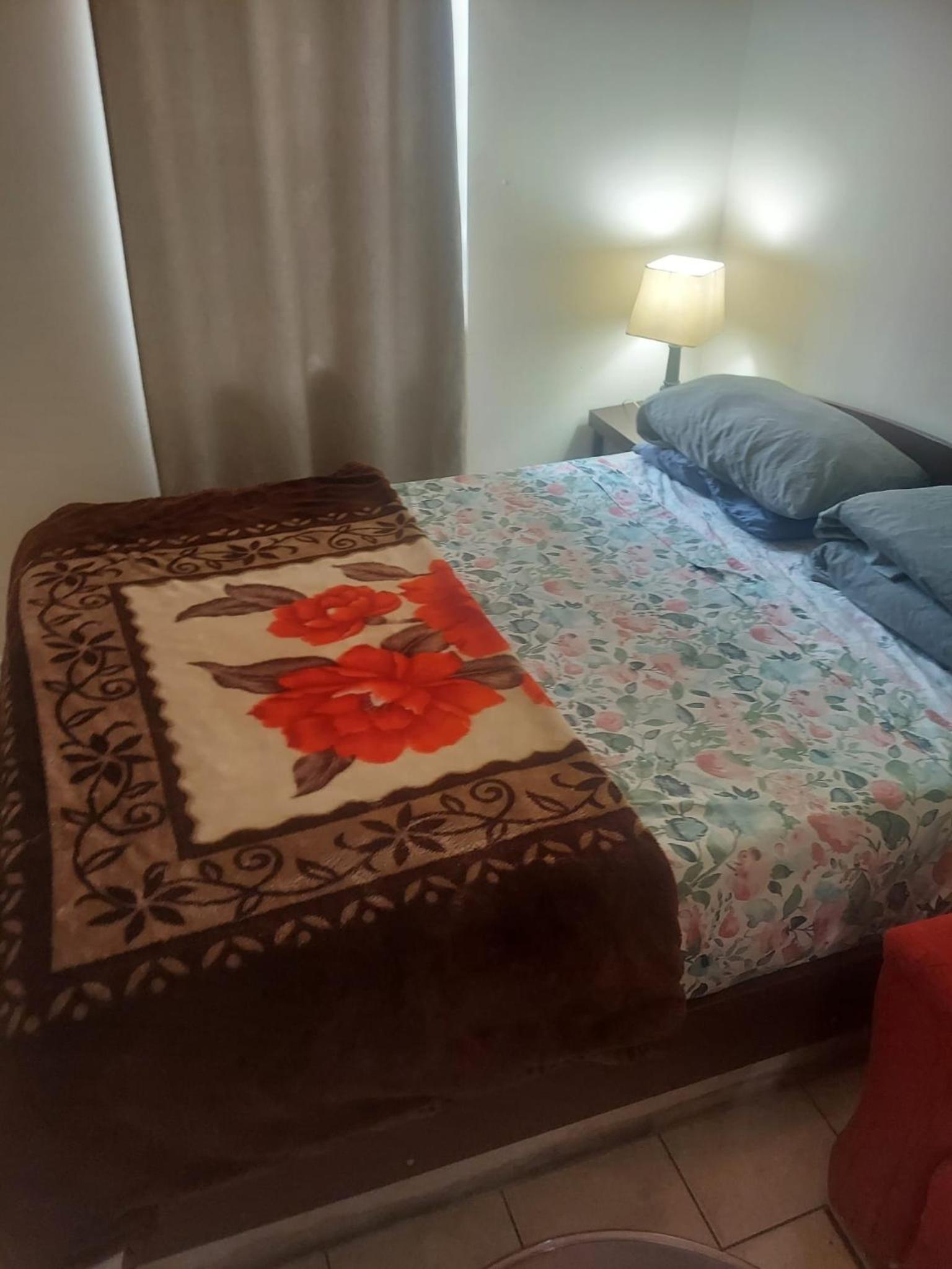 Queen Room photo 2