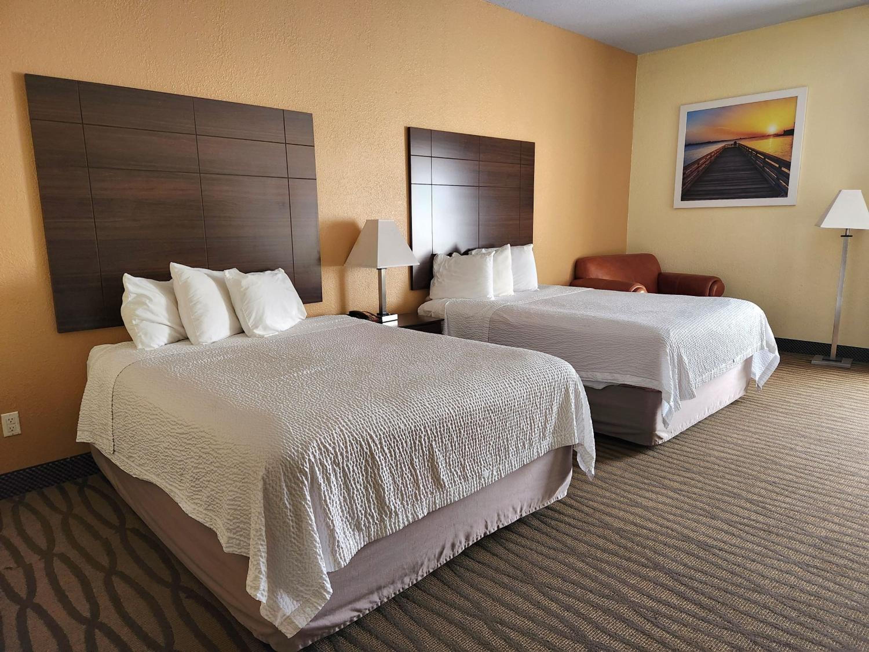 2 Queen Beds | Mob Acc RI Shwr Nsmk Micfridge - Photo 3