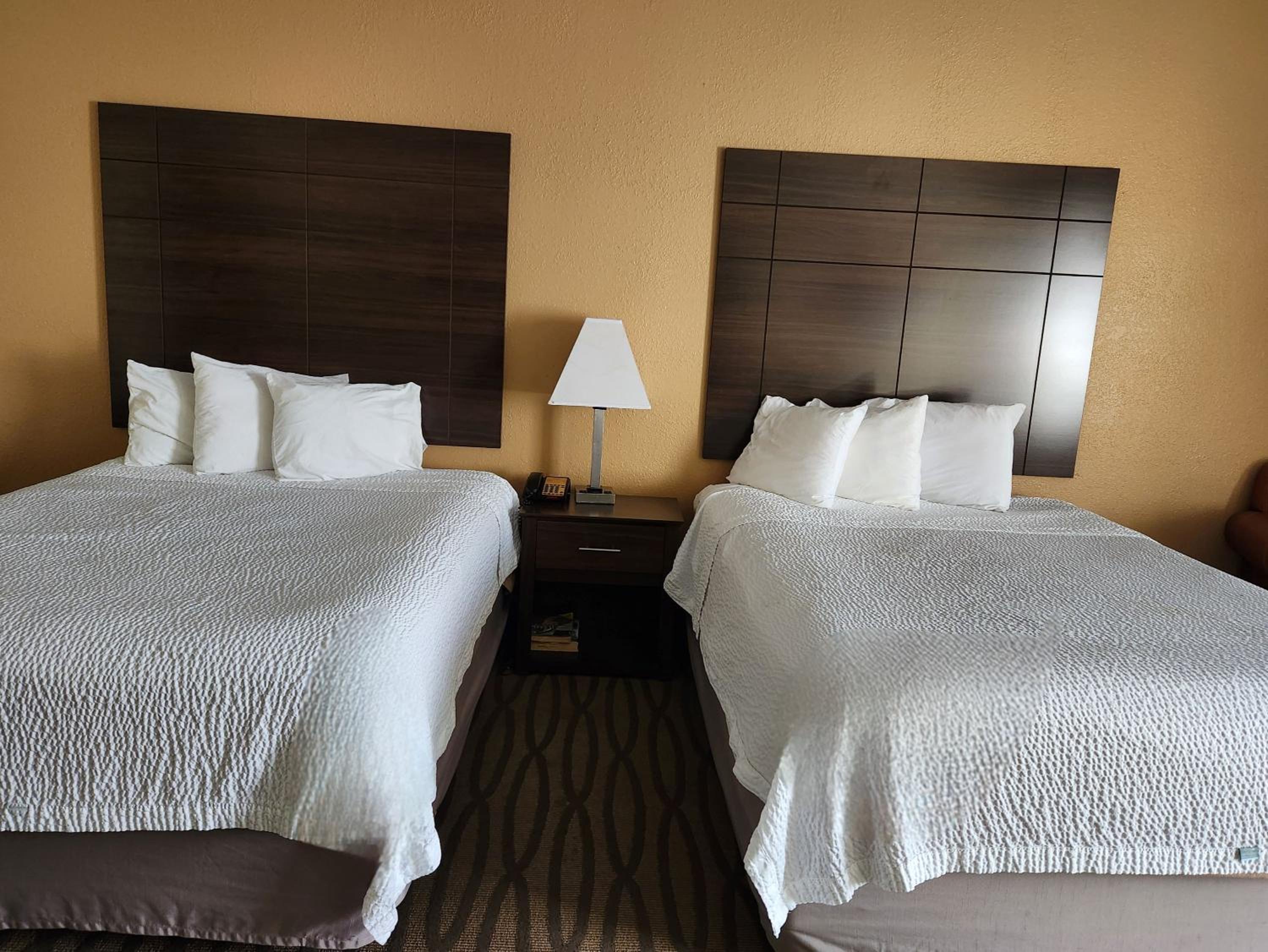 2 Queen Beds | Suite, Non-Smoking, Micfridge - Photo 4