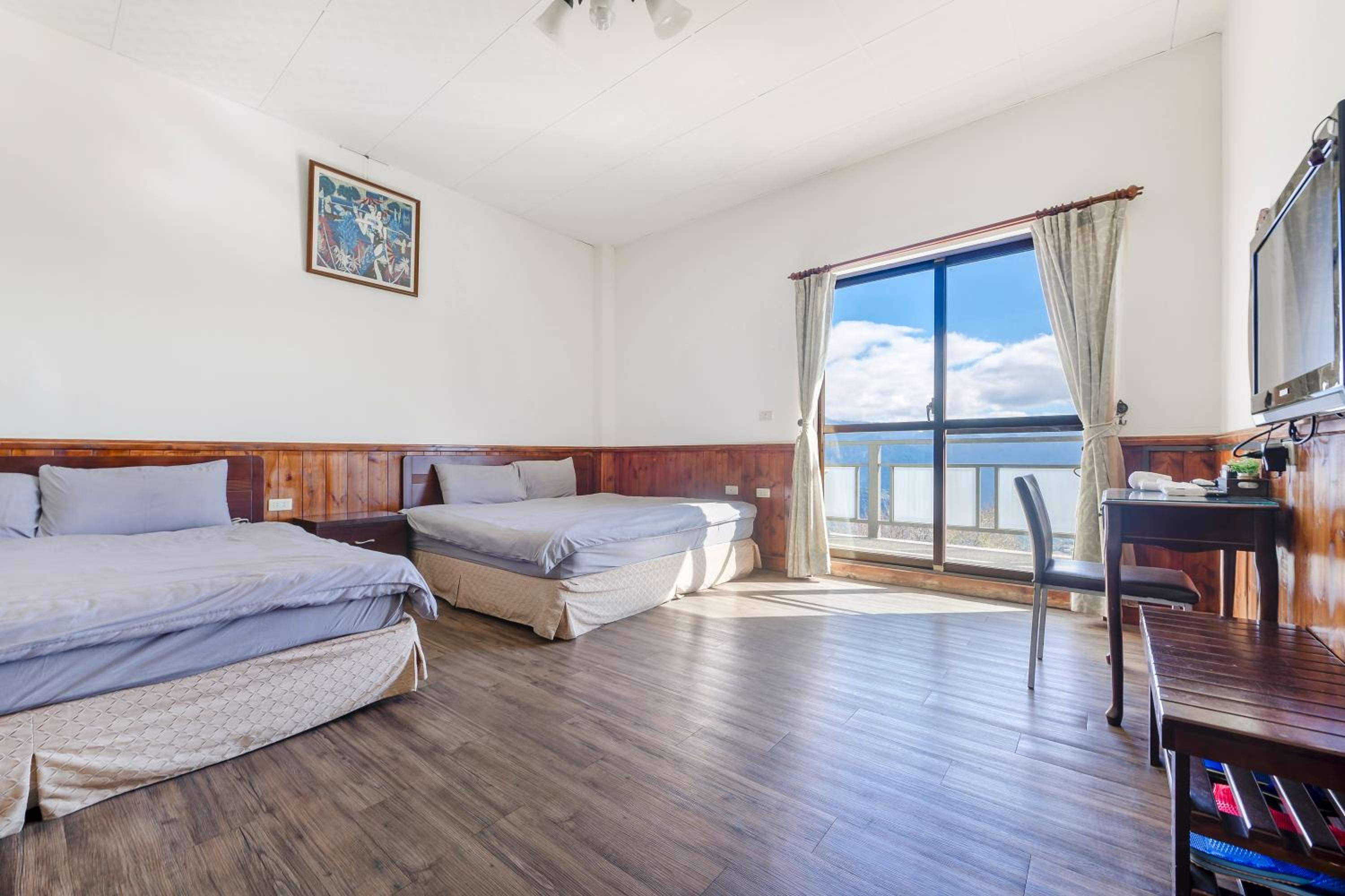 Quadruple Room with Mountain View photo 1