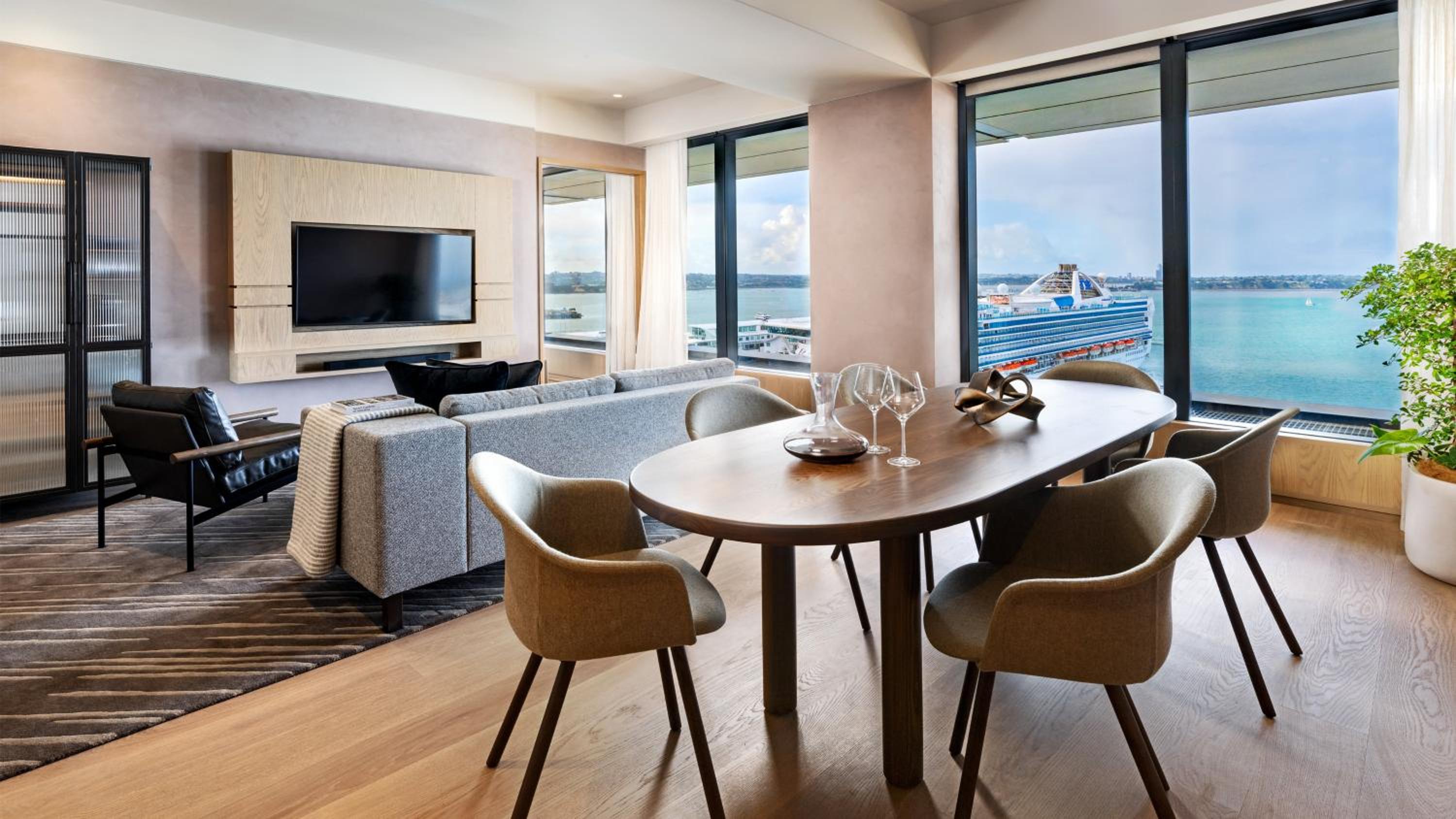 One-Bedroom Suite with Harbor View - Club Lounge Access - Photo 1