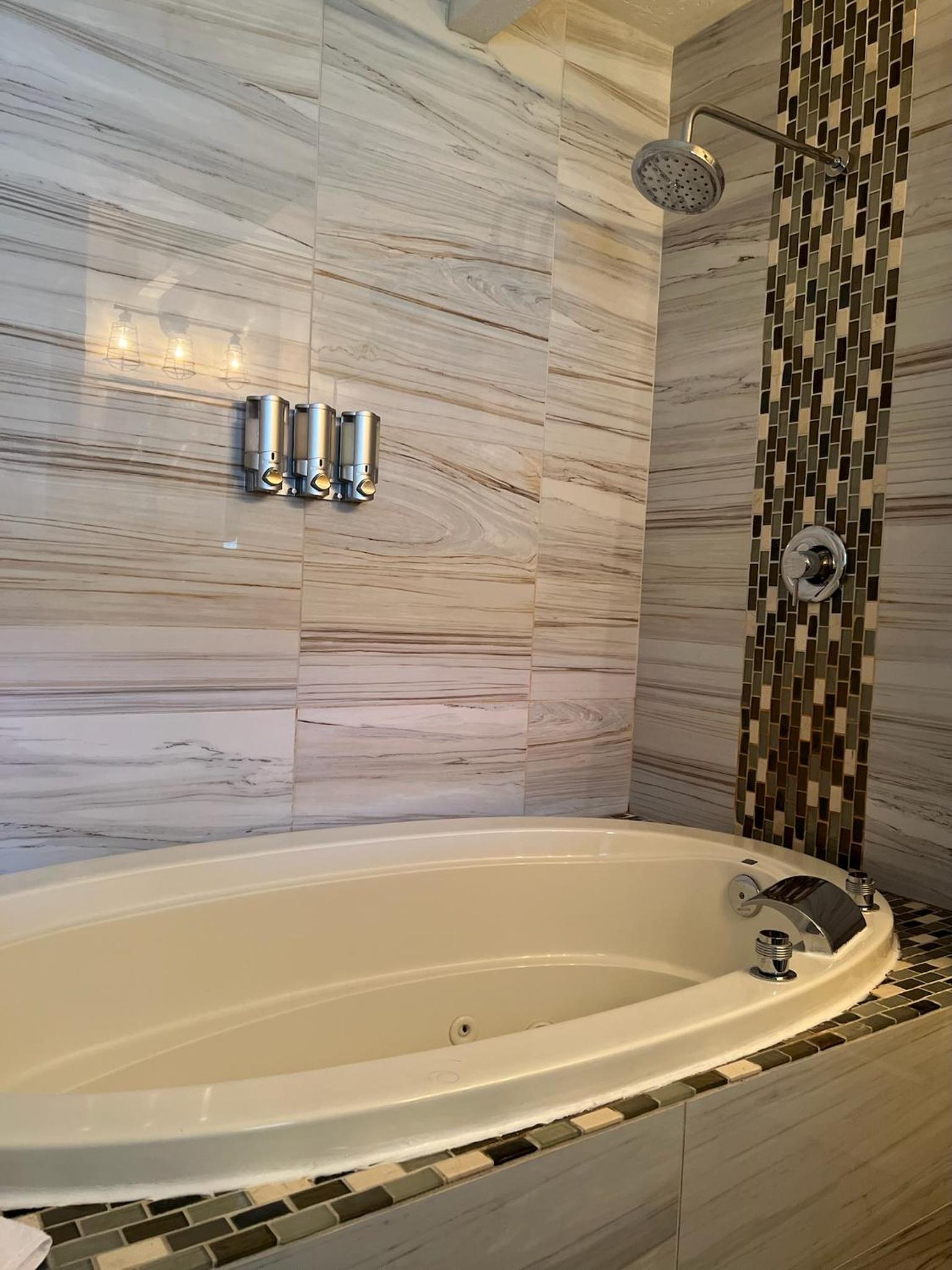 Quadruple Room with Kitchen and Spa Bath - Pet Friendly photo 3