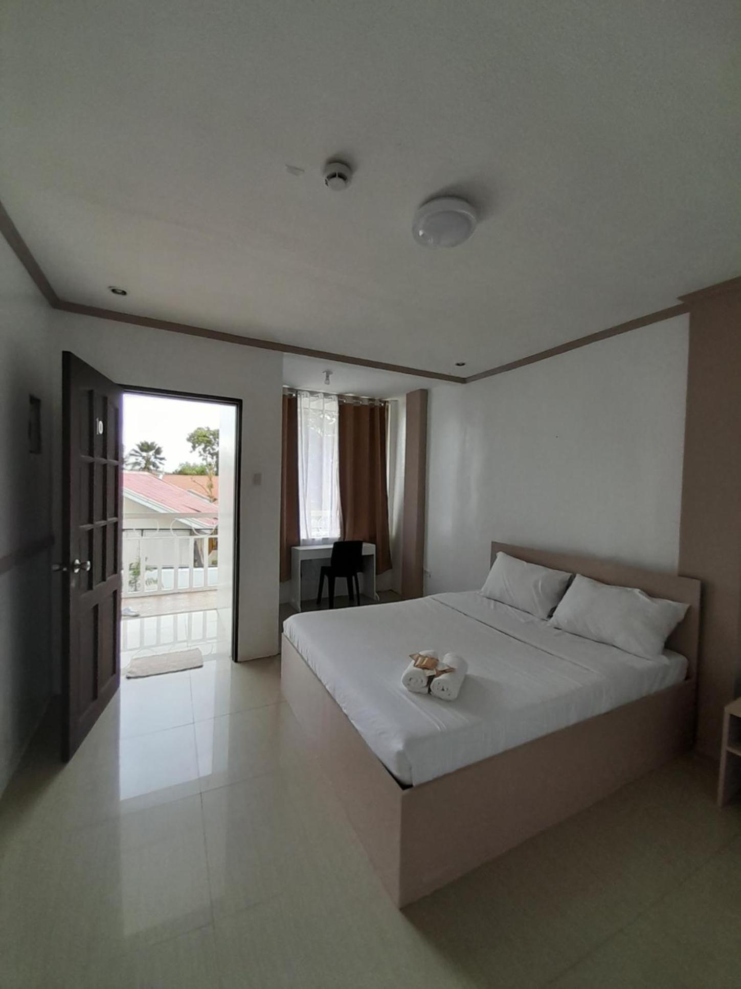 Double or Twin Room with Balcony - Photo 2