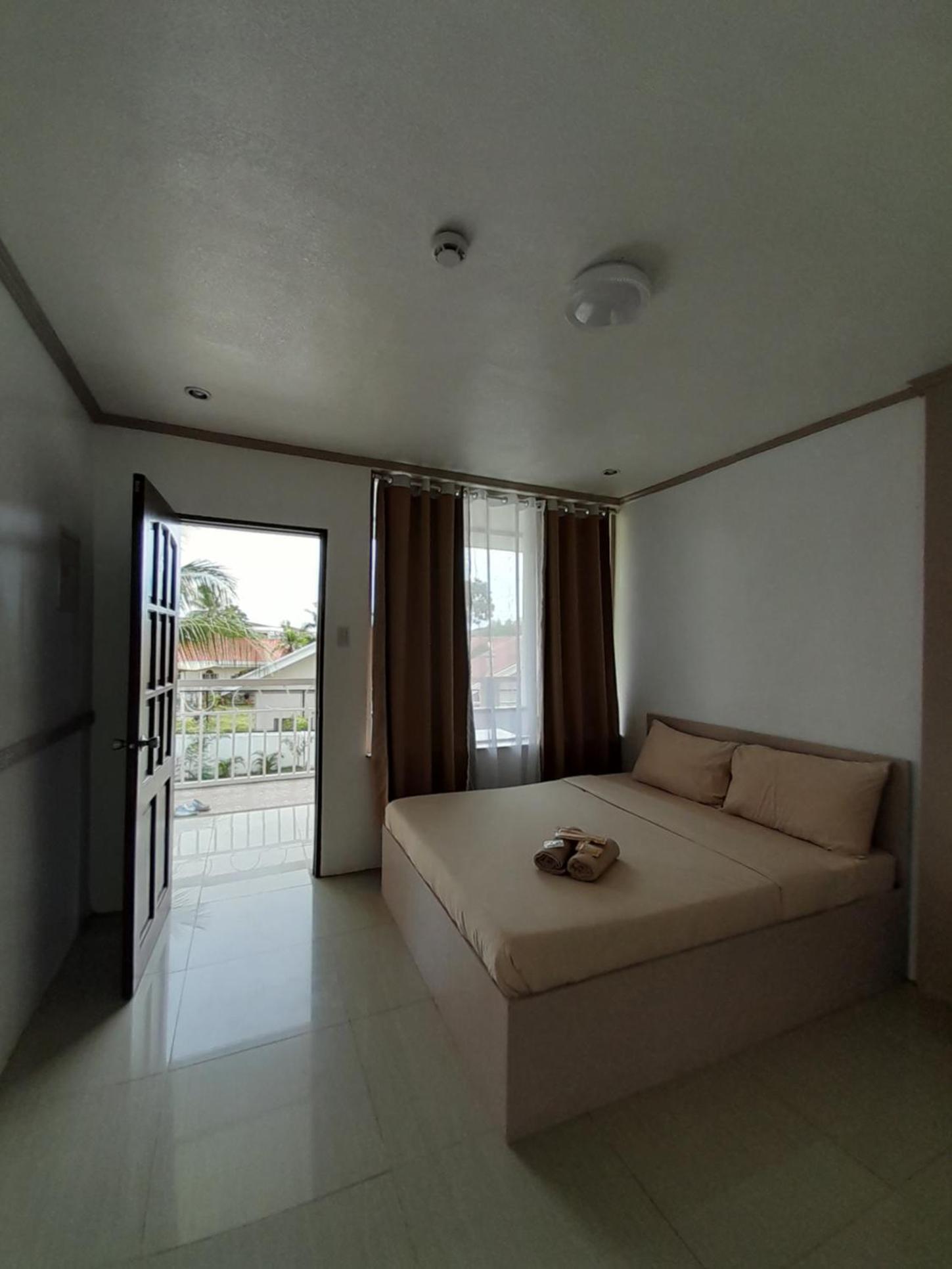 Double or Twin Room with Balcony - Photo 4