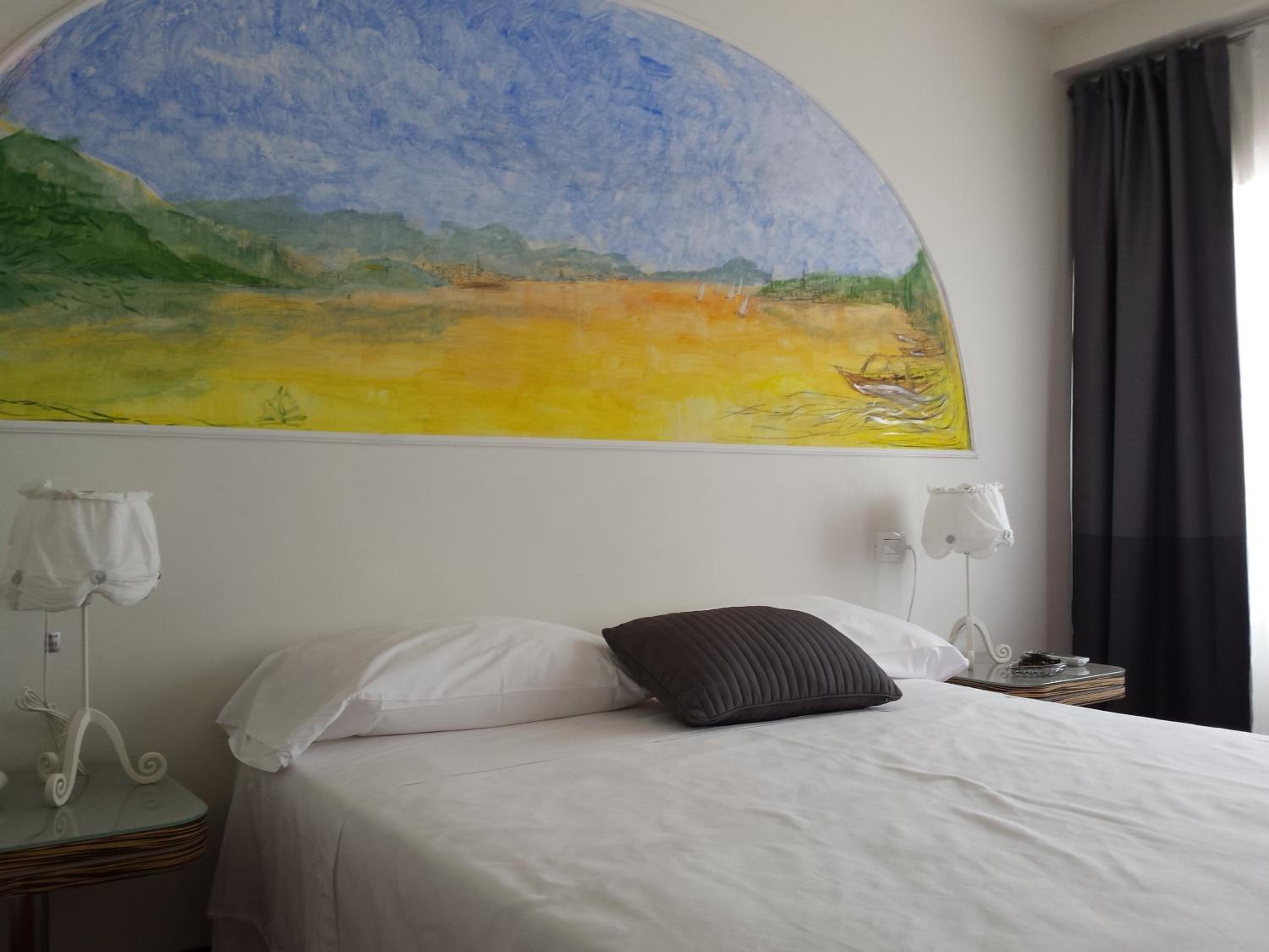 Double or Twin Room with Lake View - Photo 2