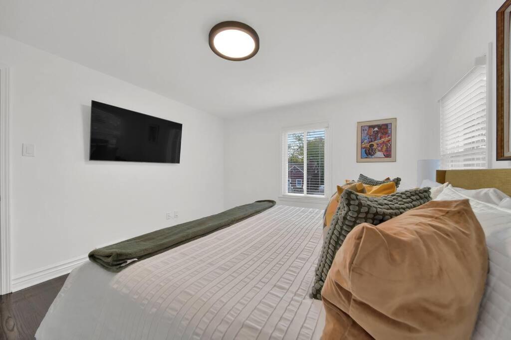 Three-Bedroom House photo 1